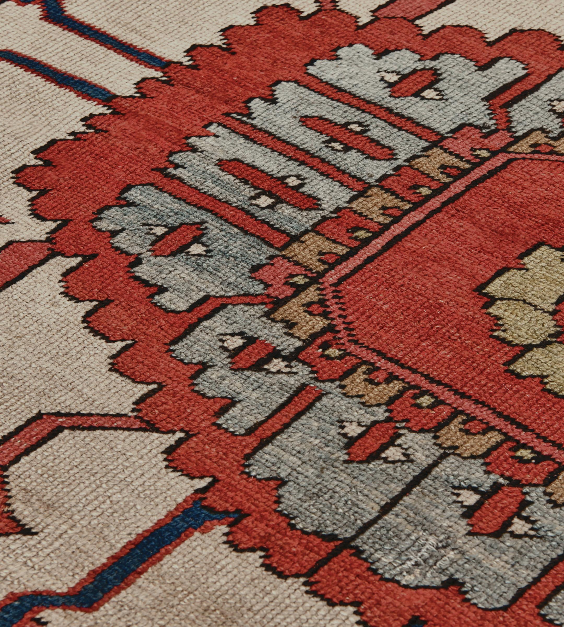 Antigua Alfombra Persa Serapi de Lana Roja Tejida a Mano Circa-1900 en venta 5