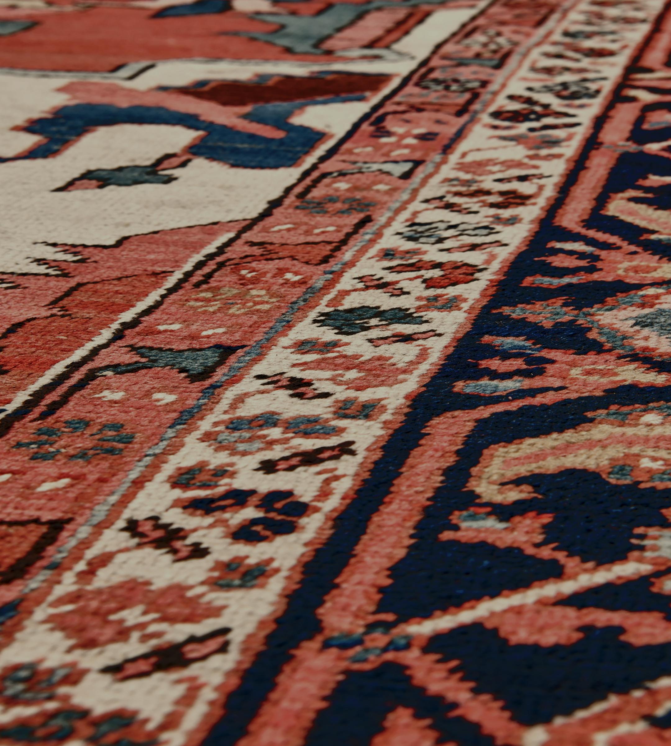 Antigua Alfombra Persa Serapi de Lana Roja Tejida a Mano Circa-1900 en venta 6