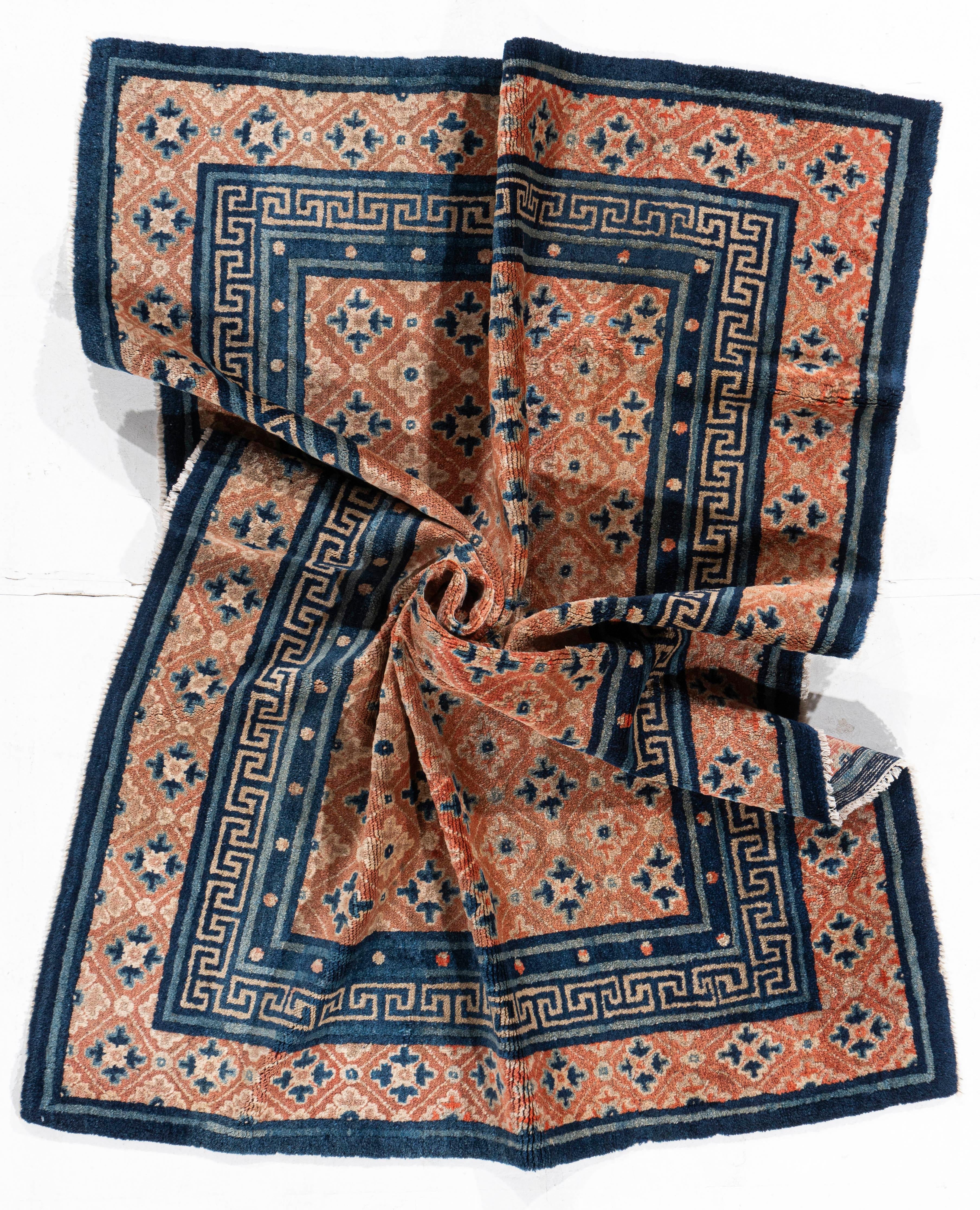 Noué à la main Ancien tapis chinois orange noué à la main datant d'environ 1900 en vente