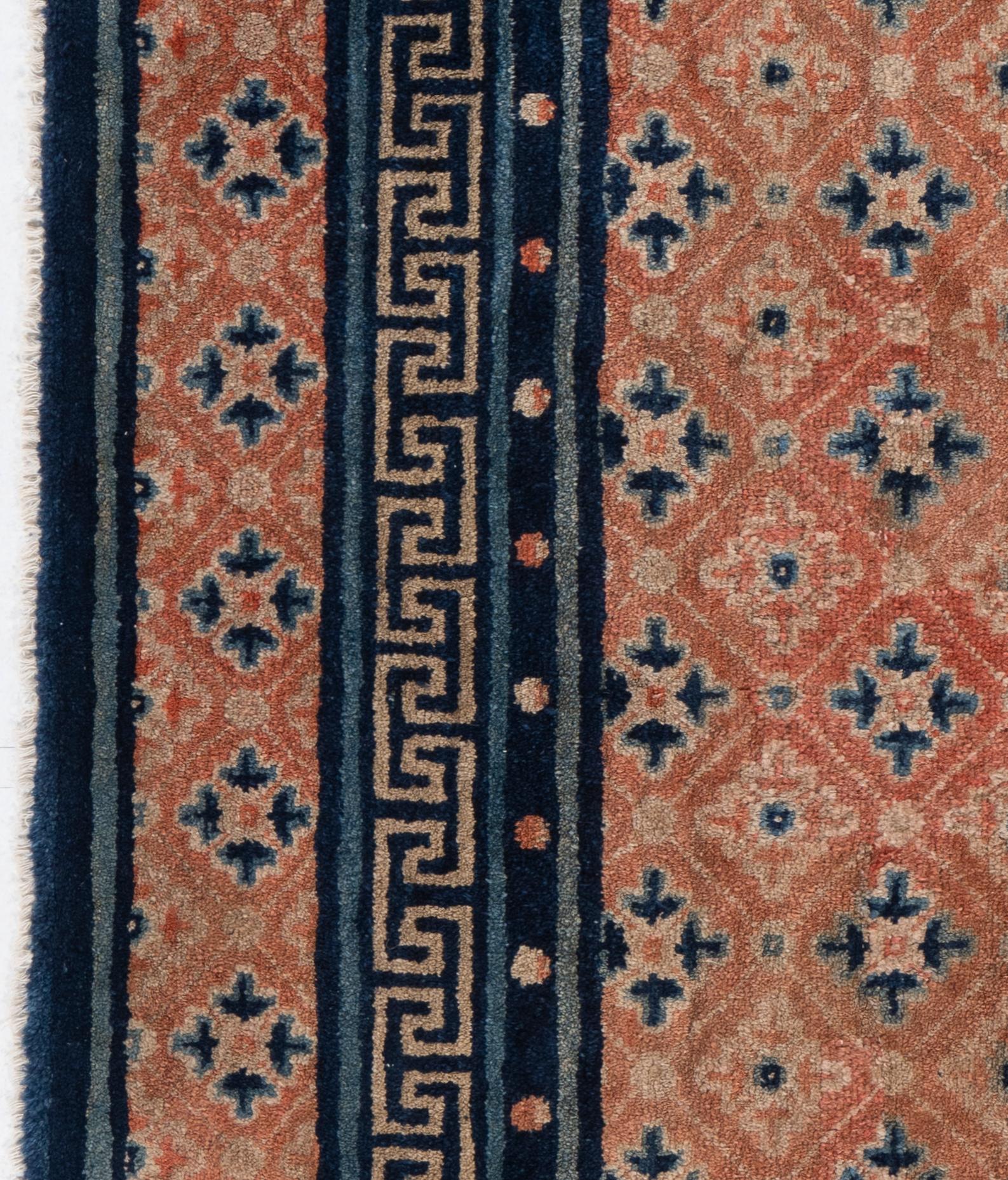 Ancien tapis chinois orange noué à la main datant d'environ 1900 Bon état - En vente à New York, NY