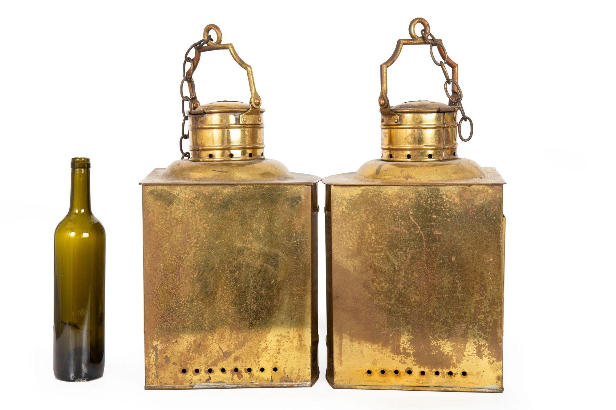 Arts and Crafts Antiquités circa 1900 Paire de lanternes de bateau anglaises en laiton en vente