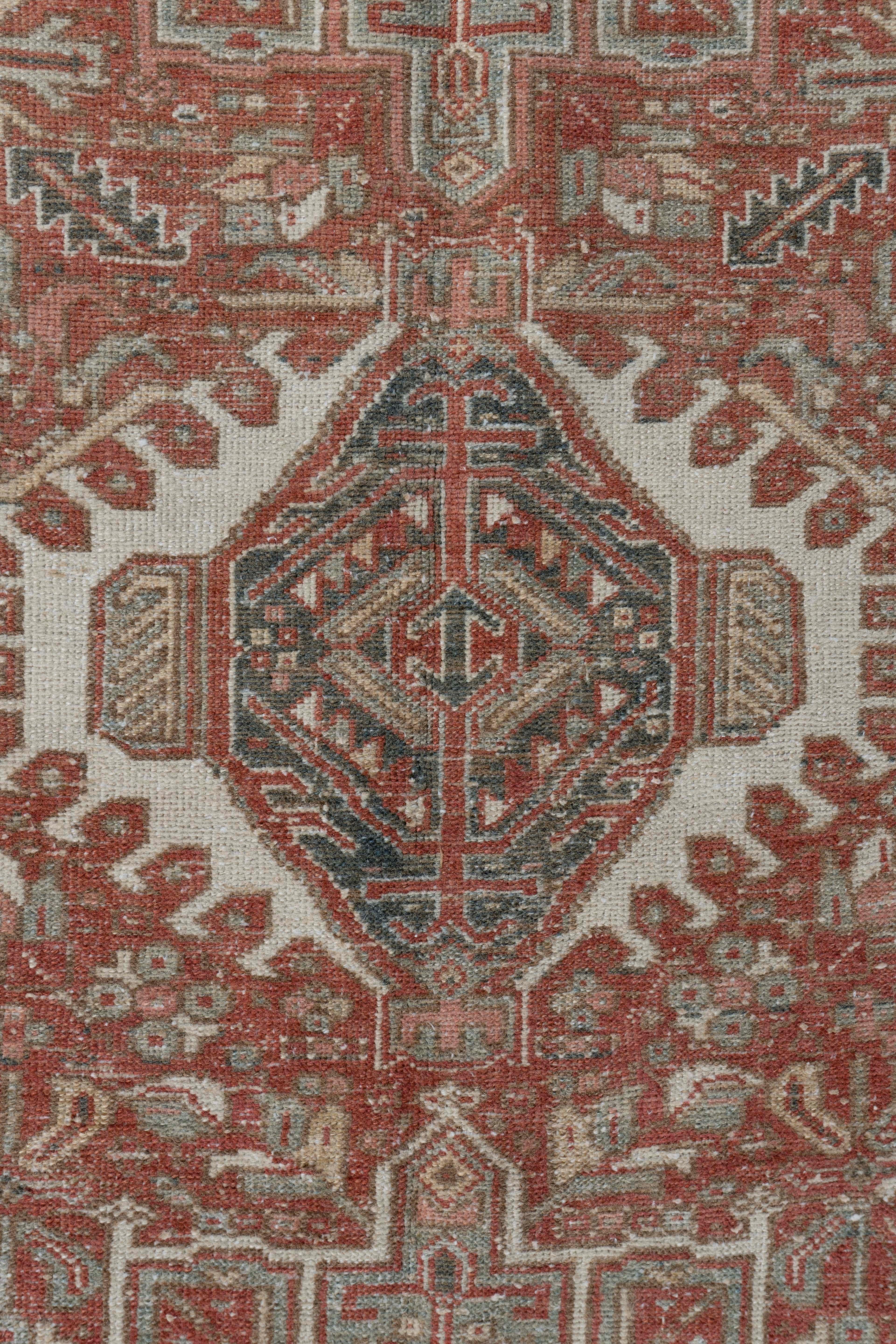 Antiker persischer Karaja-Läufer, handgeknüpft, um 1900, 4'6 x 12'6 cm (Persisch) im Angebot