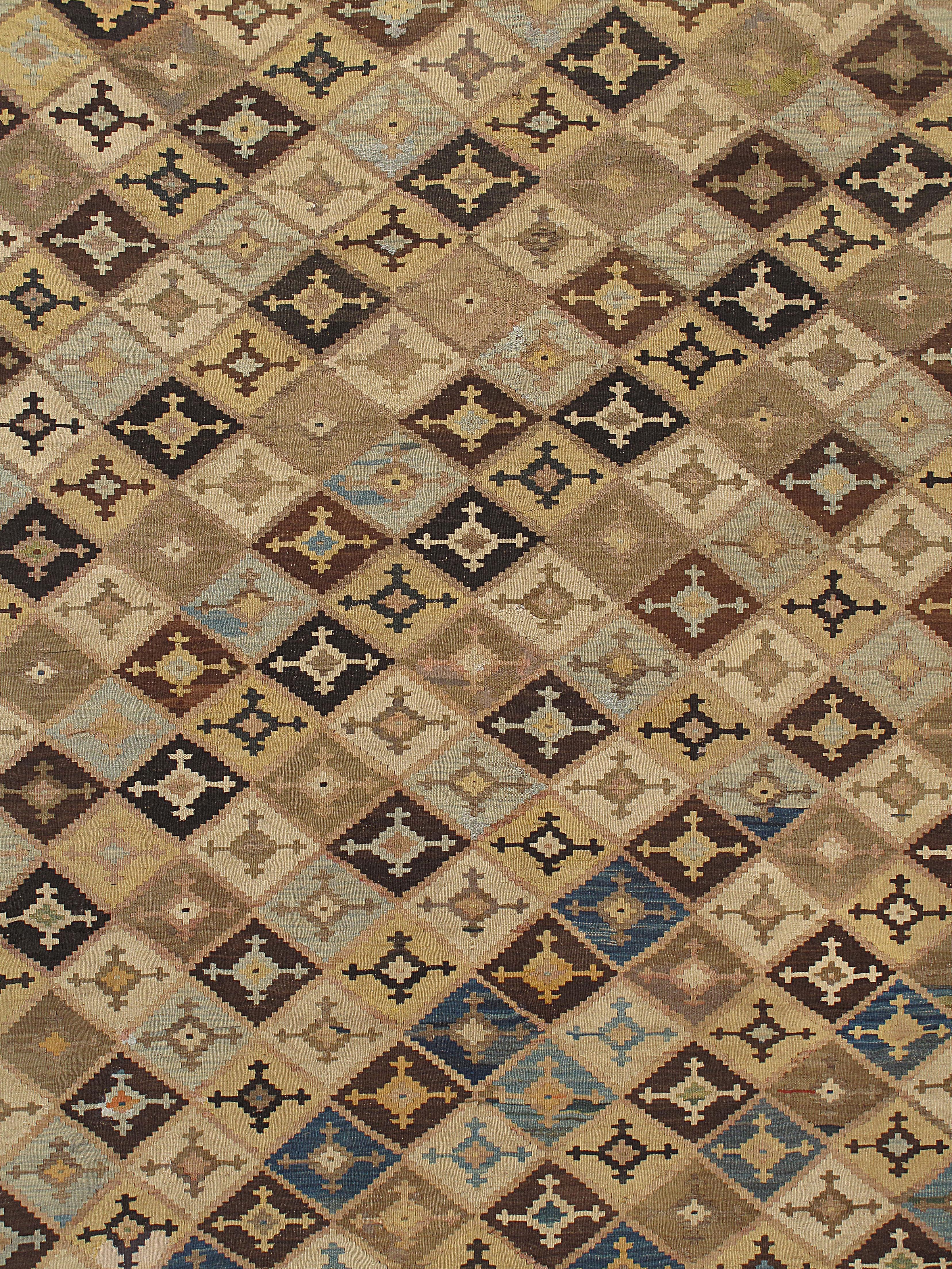 Persiano Antico tappeto persiano Qashgai Kilim a tessitura piatta del 1900 Rug & Kilim 5'11 X 10'2 in vendita