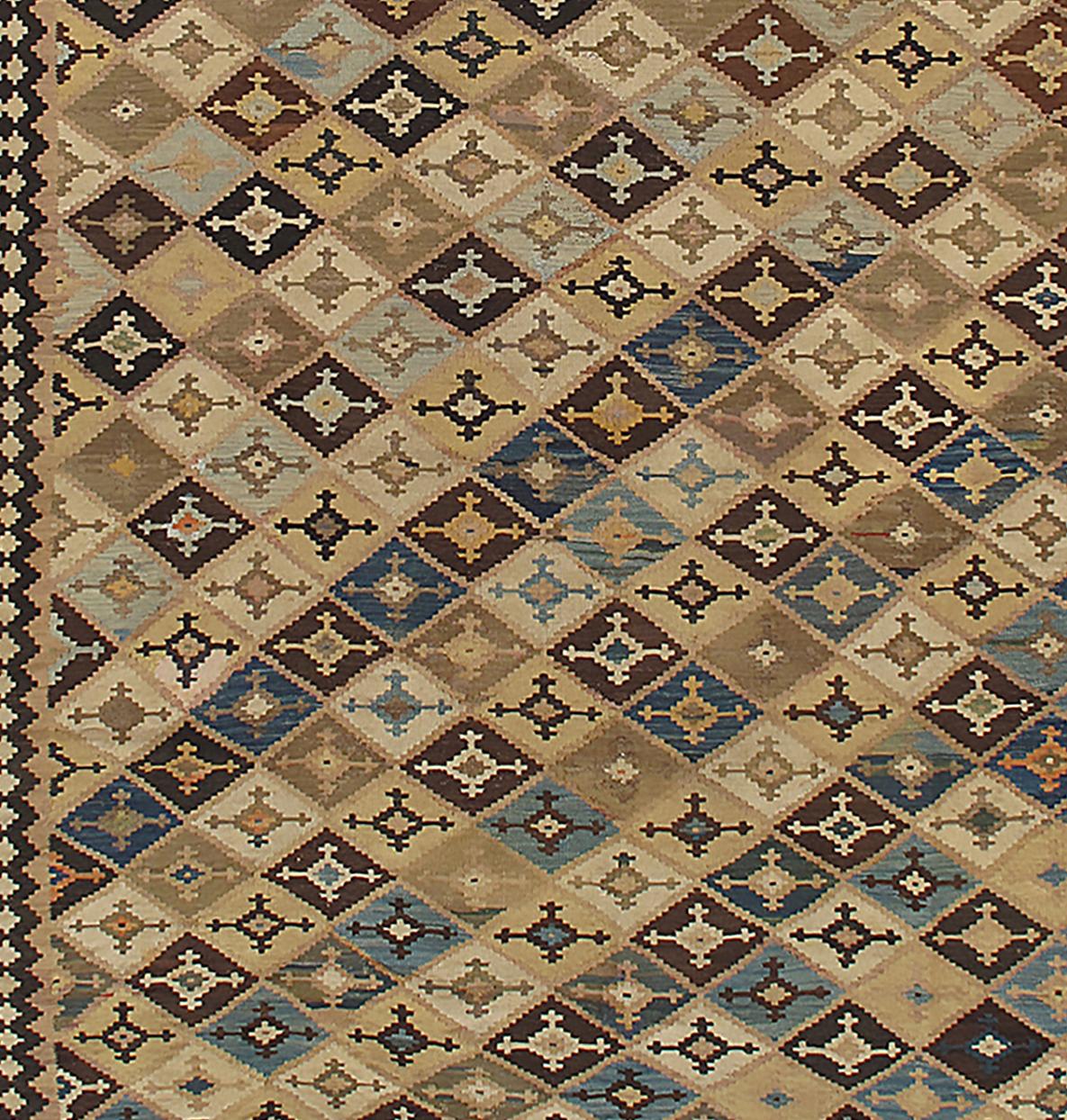 Antiker persischer Qashgai-Kelim-Teppich aus Flachgewebe-Wolle, um 1900, 5'11 X 10'2 im Angebot 1