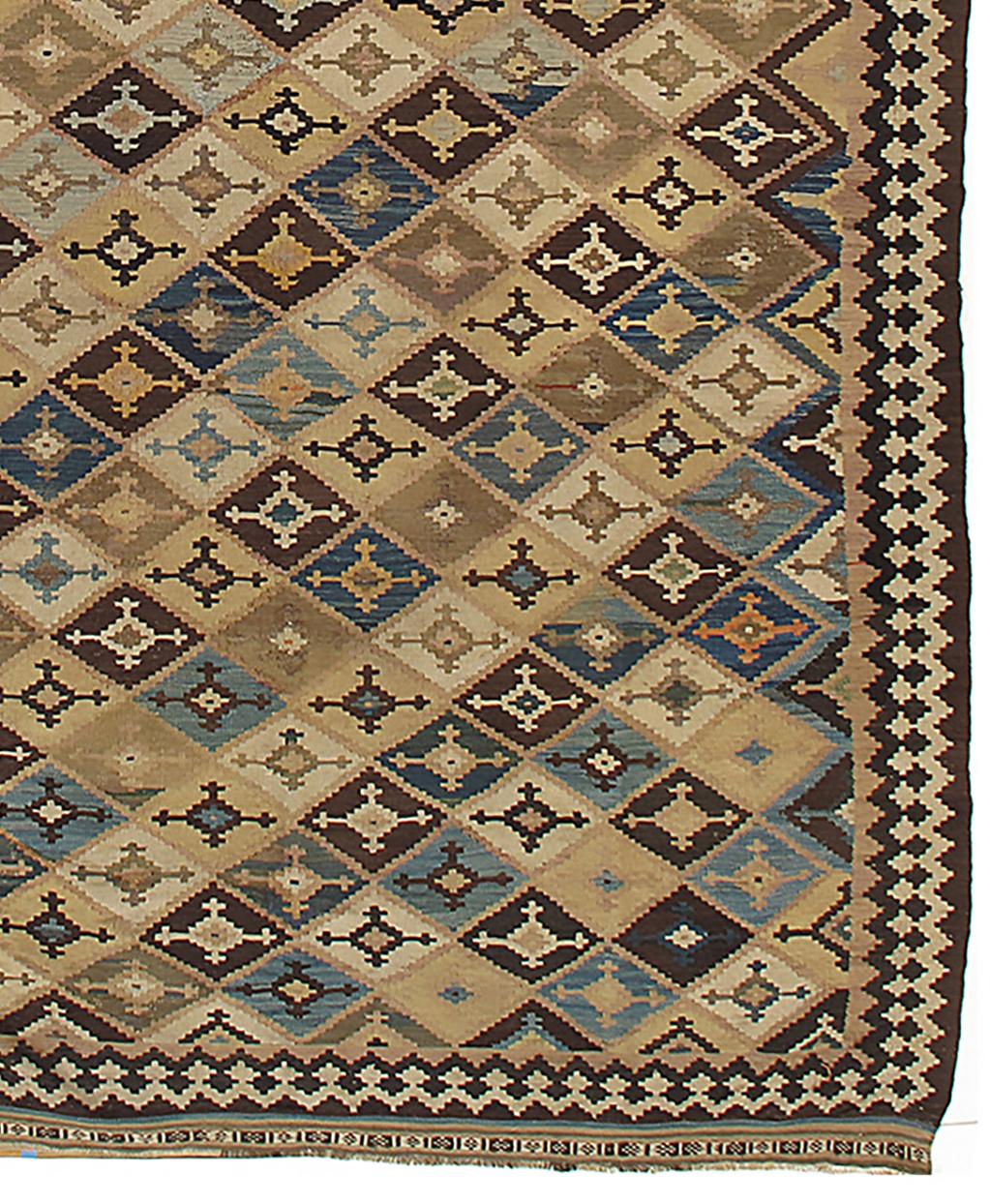 Antiker persischer Qashgai-Kelim-Teppich aus Flachgewebe-Wolle, um 1900, 5'11 X 10'2 im Angebot 2