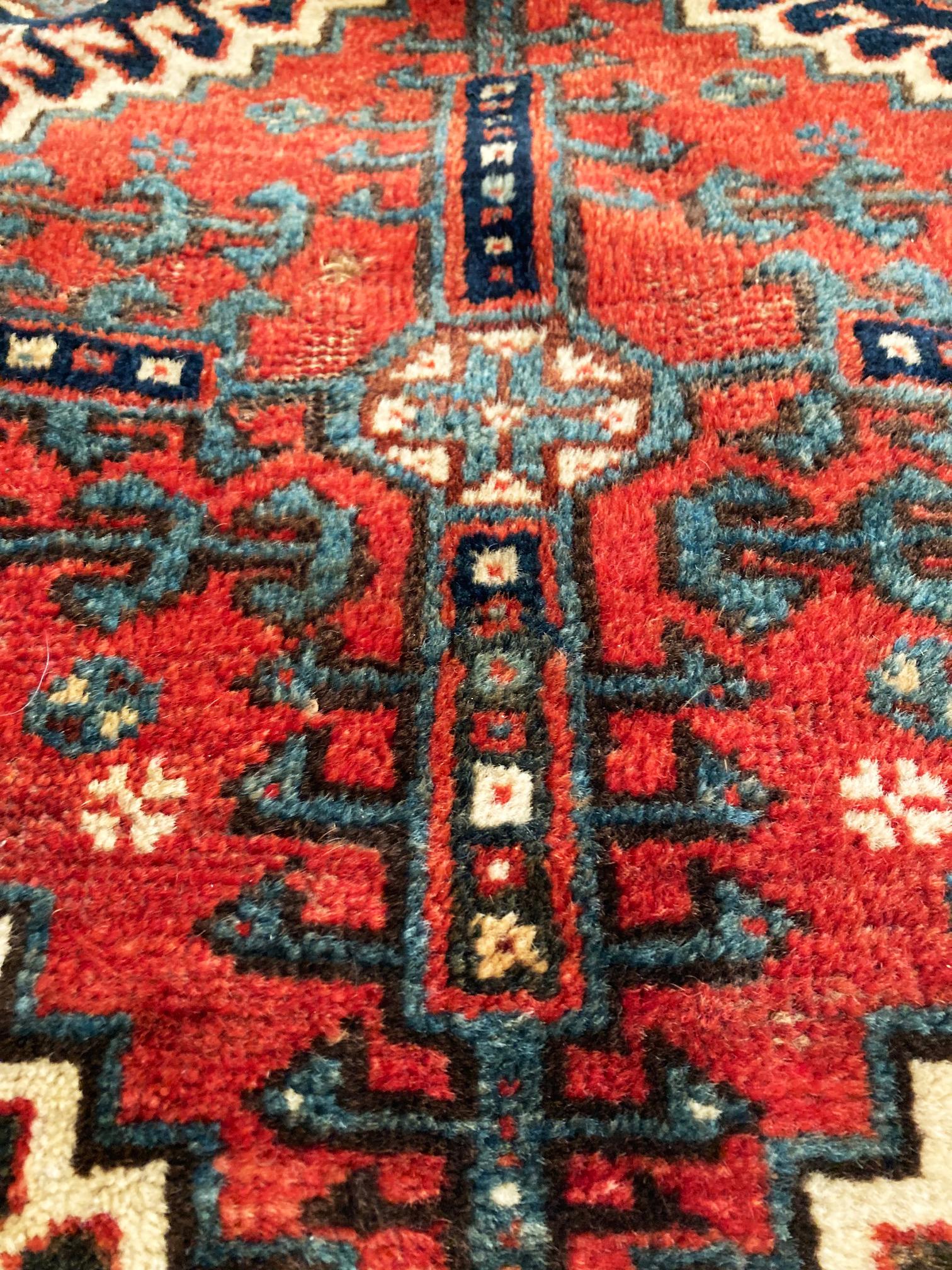 20ième siècle Ancien sac de selle persan converti en oreiller tribal, datant d'environ 1900 en vente