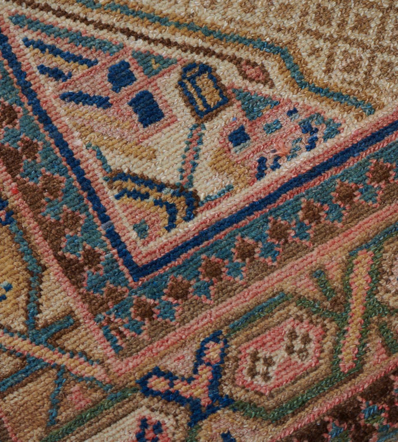 Antiker um 1900 Persischer Serab-Teppich im Zustand „Gut“ im Angebot in West Hollywood, CA