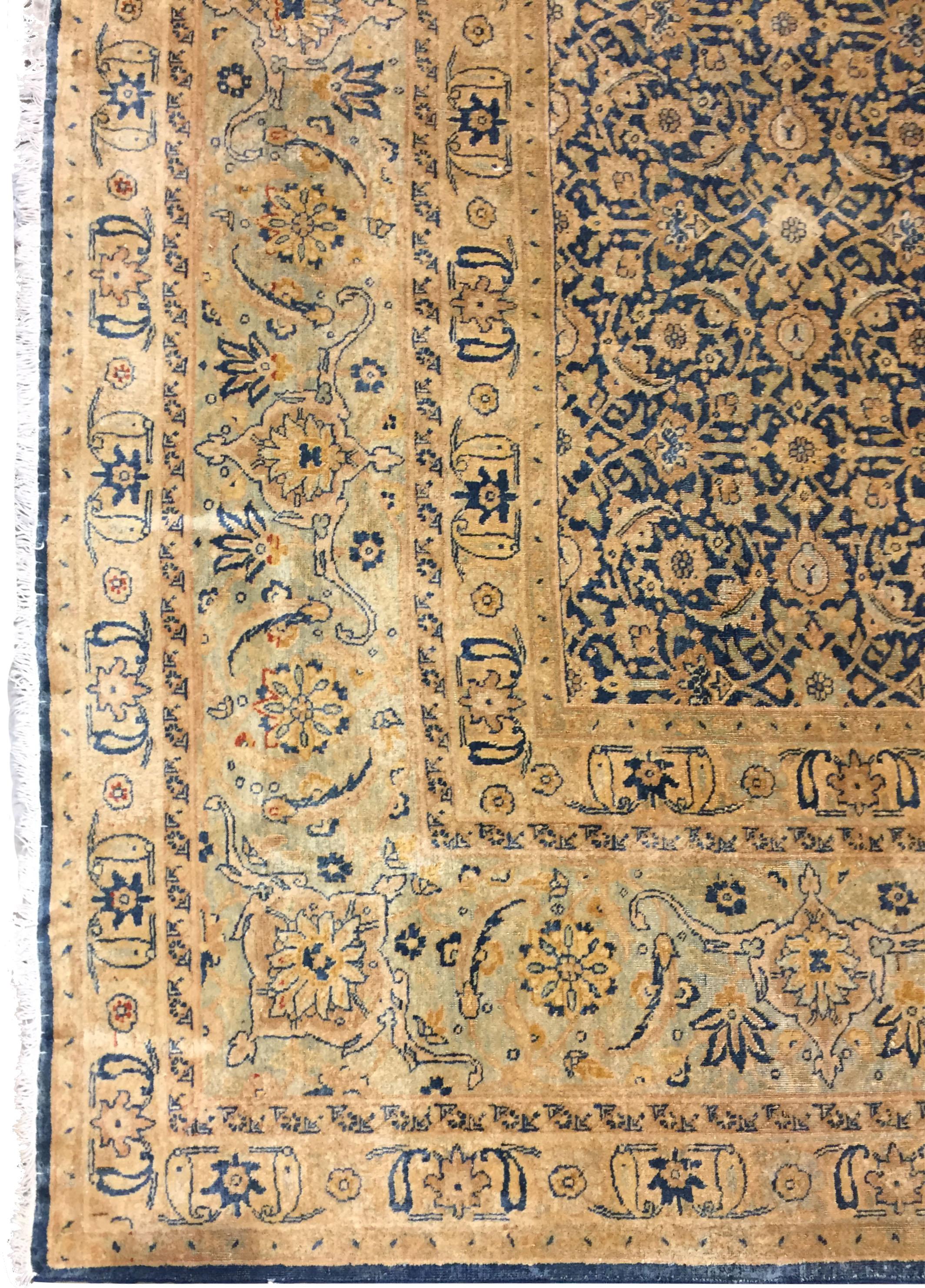 Antiker persischer Täbris-Teppich aus der Zeit um 1900 10'4 x 16'8 (Wolle) im Angebot