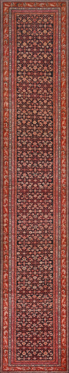 Chemin de table antique Circa-1900 rouge et noir à motifs floraux du Karabagh