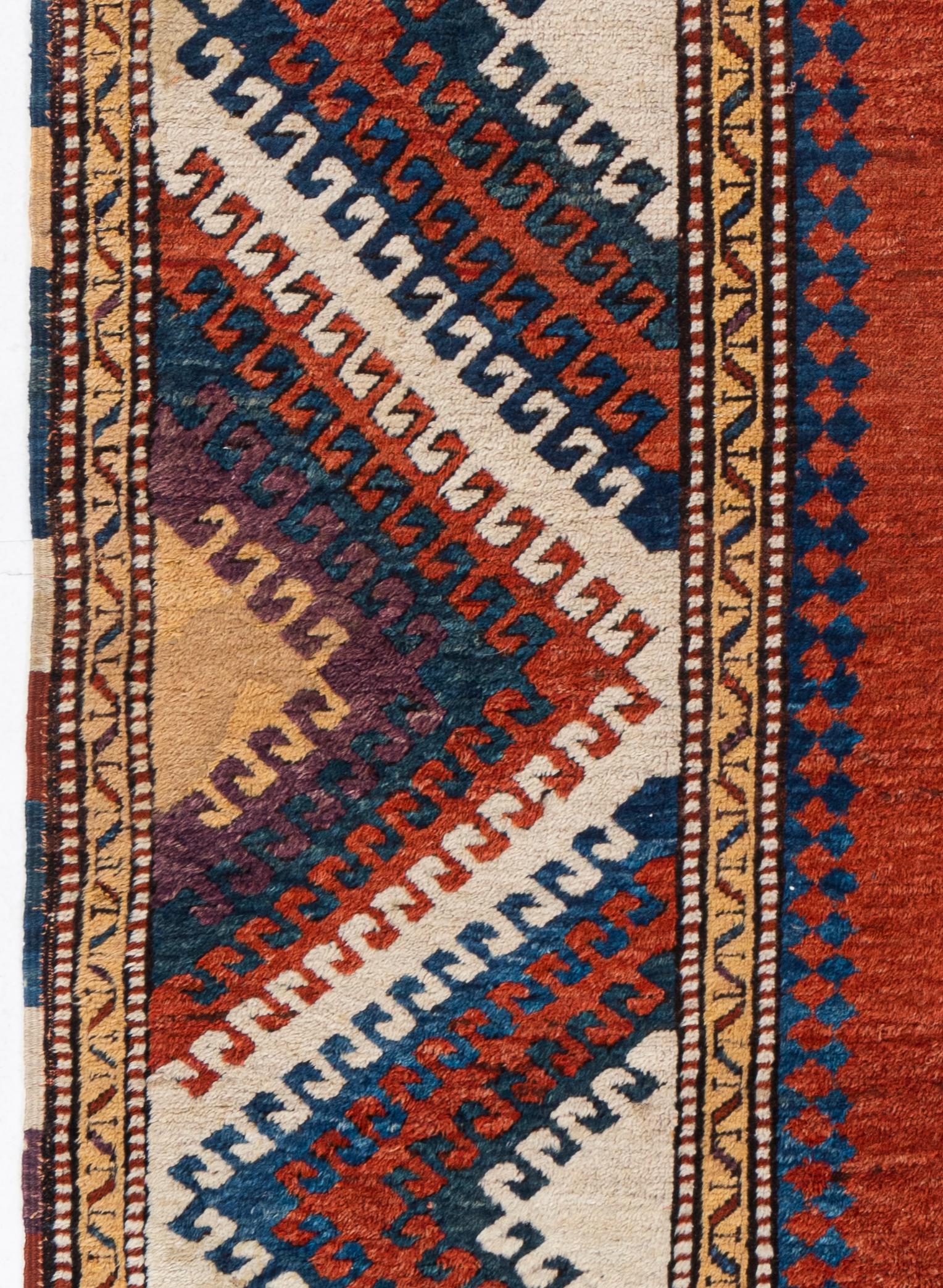 Antiker roter kaukasischer Kazak-Handgeknüpfter Teppich, um 1900 (Kasachisch) im Angebot