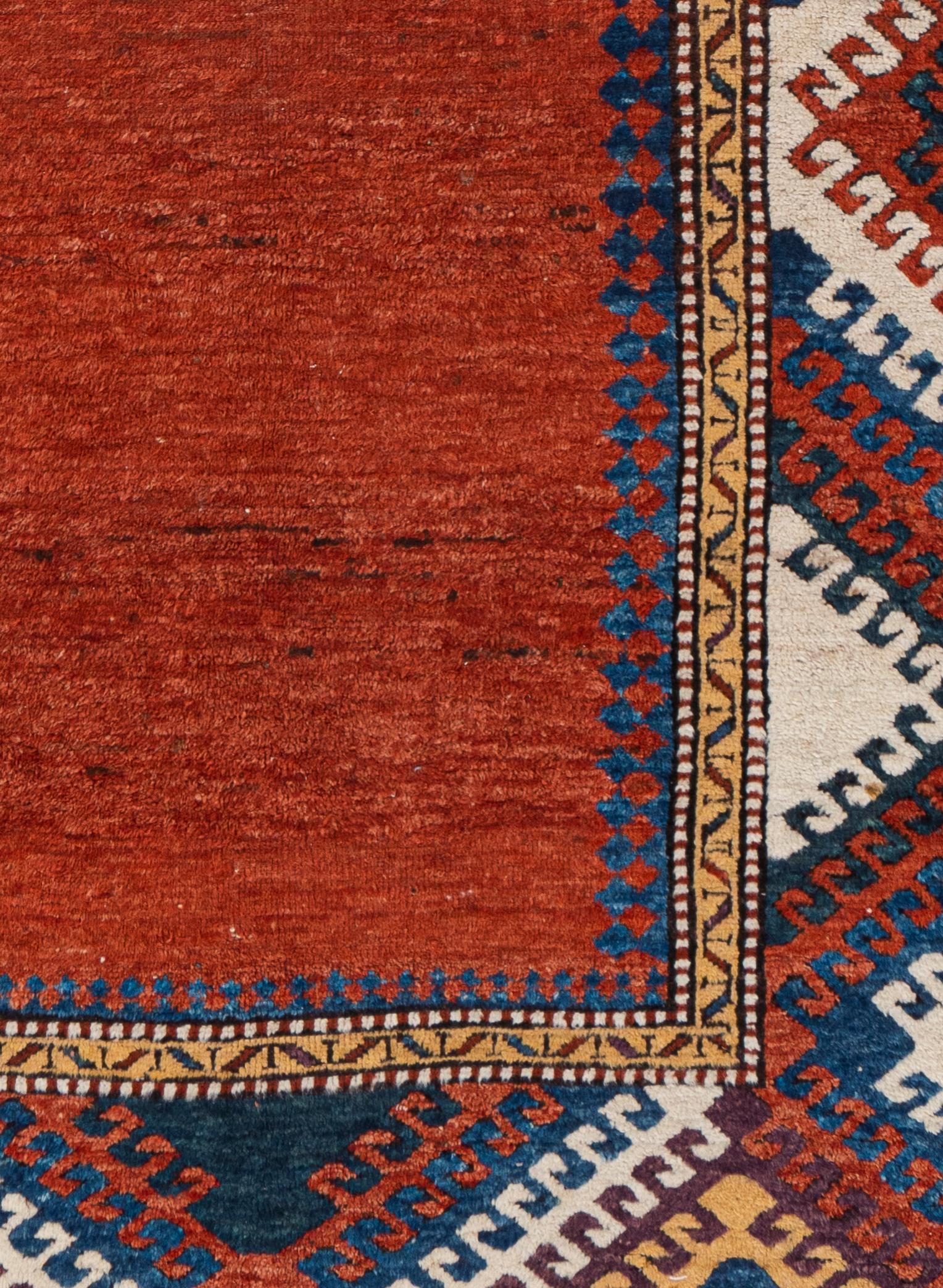 Antiker roter kaukasischer Kazak-Handgeknüpfter Teppich, um 1900 (19. Jahrhundert) im Angebot