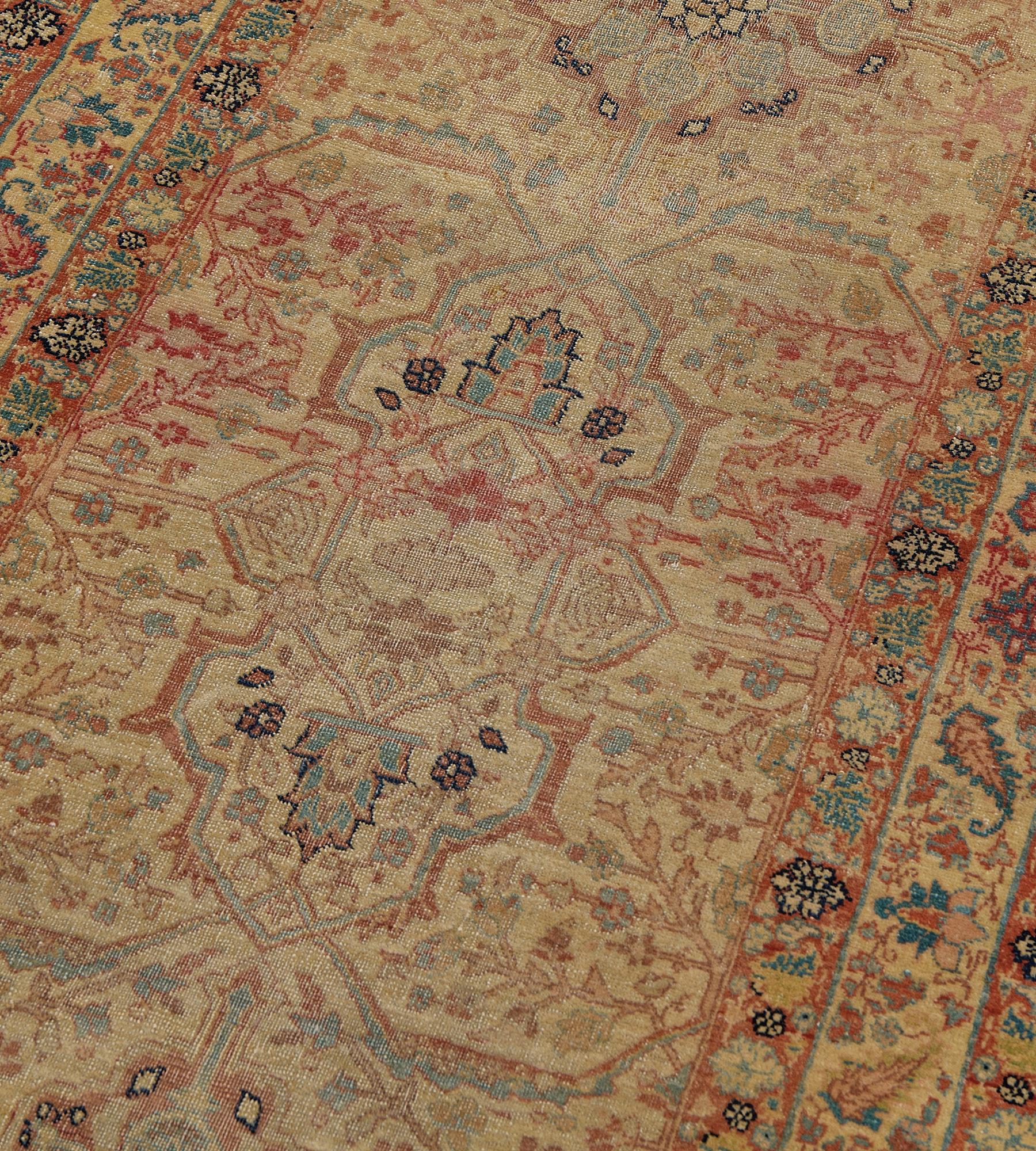 Antiguo Circa-1900 Corredor Persa Hadji Jallili de Lana Floral Amarillo Arena Anudado a mano en venta