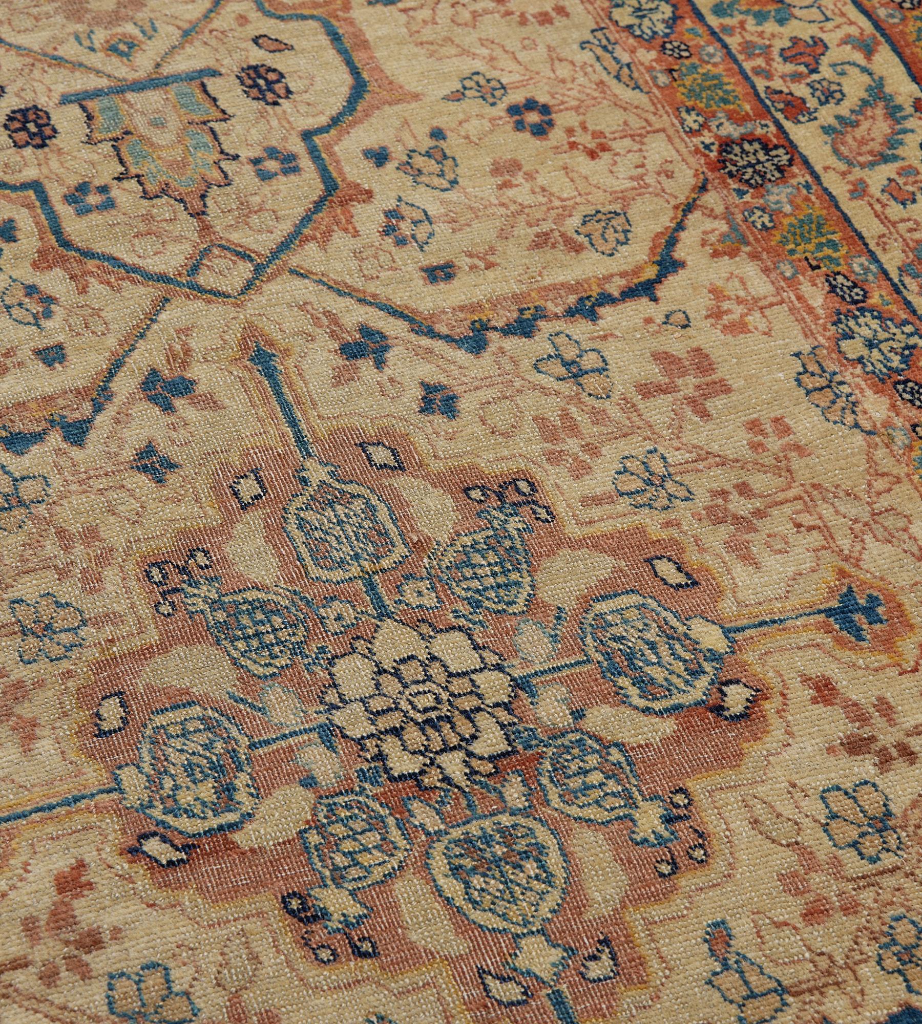 Antiguo Circa-1900 Corredor Persa Hadji Jallili de Lana Floral Amarillo Arena siglo XX en venta