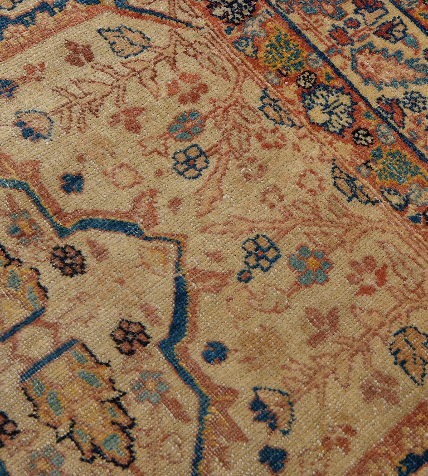Antiguo Circa-1900 Corredor Persa Hadji Jallili de Lana Floral Amarillo Arena en venta 2