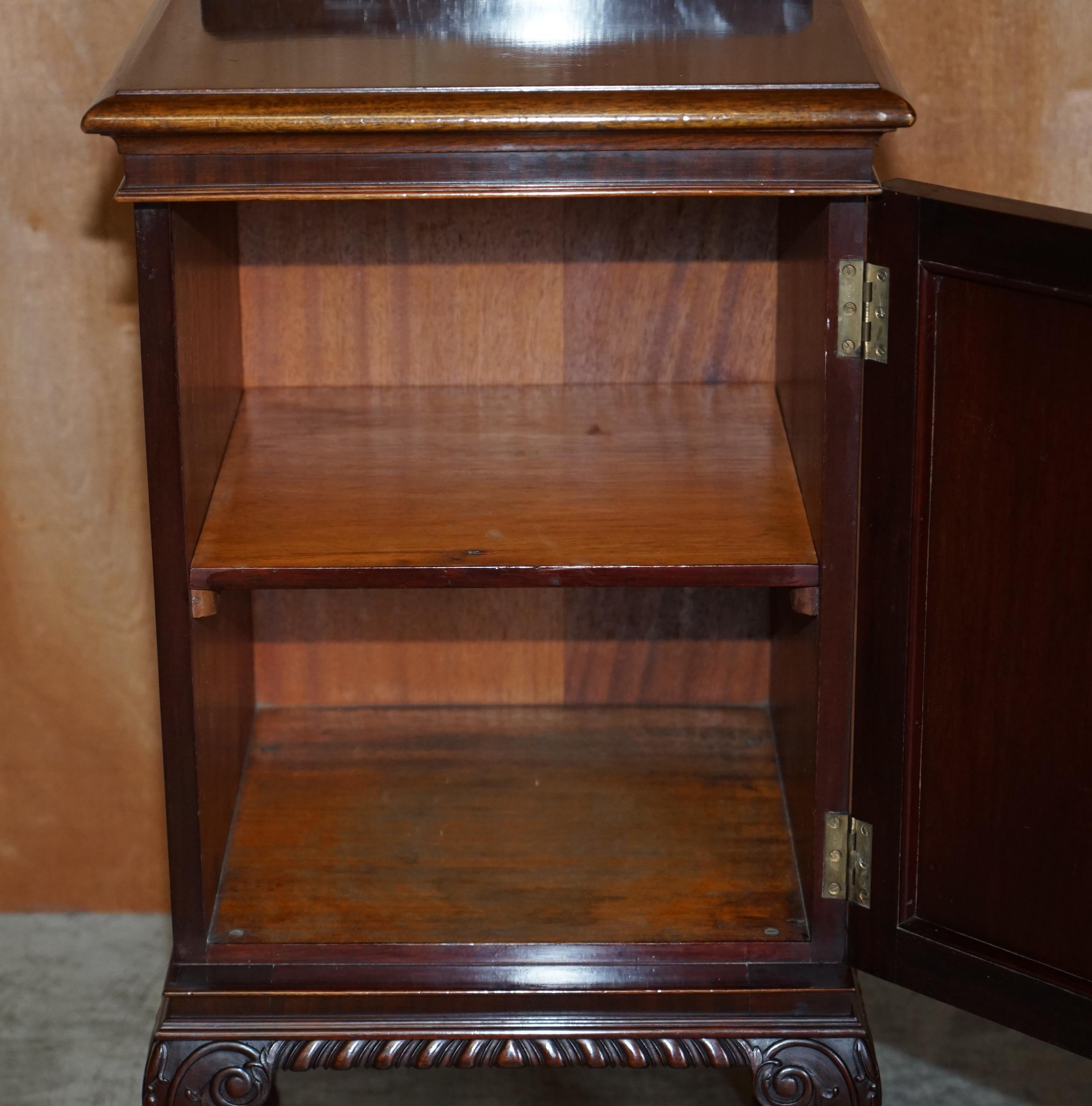 Antiquity circa 1900 Side End Table Lion Hair Paw Carved Feet Part of Large Suite en vente 3