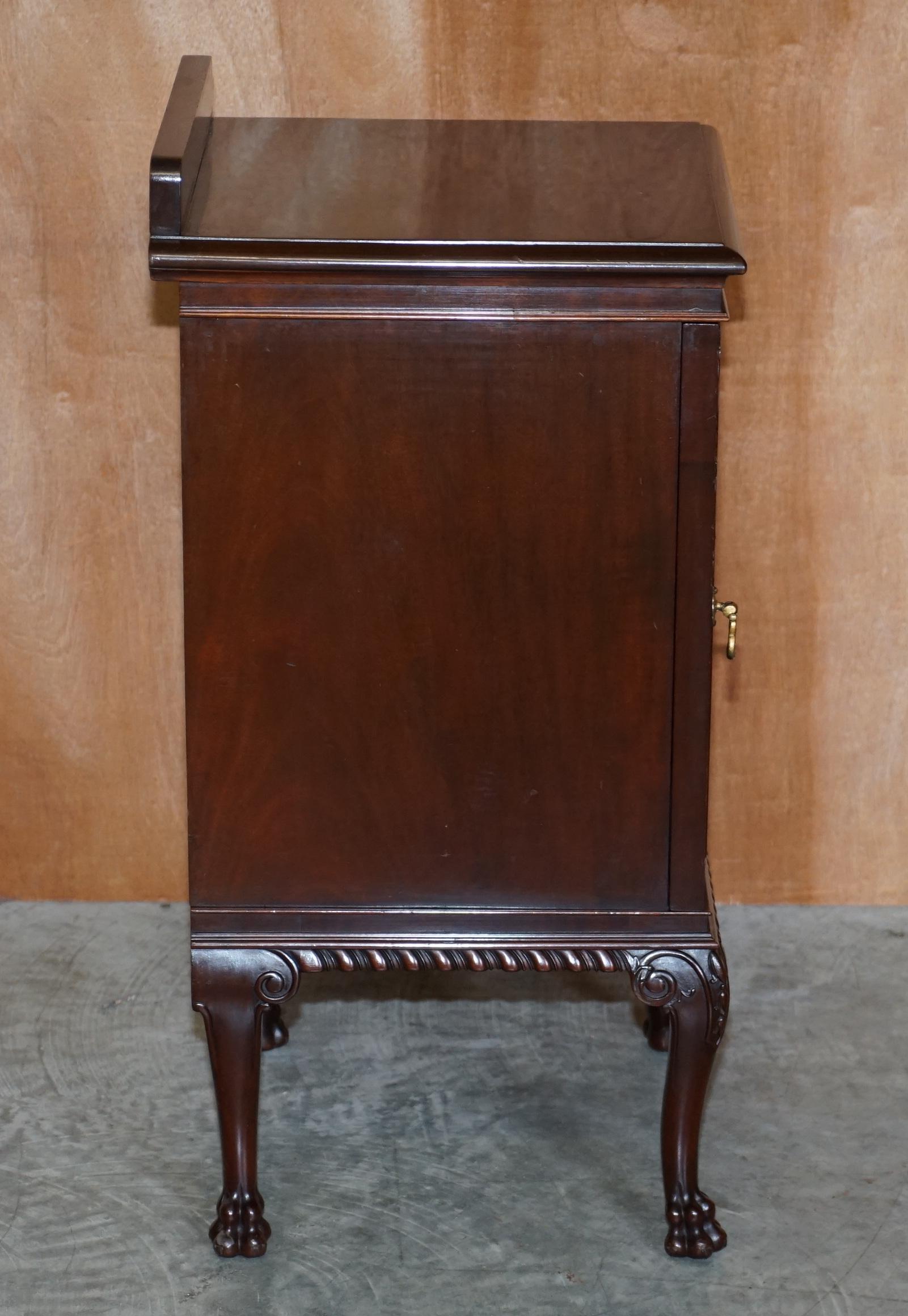 Antique circa 1900 Side End Table Lion Hair Paw Carved Feet Part of Large Suite For Sale 8