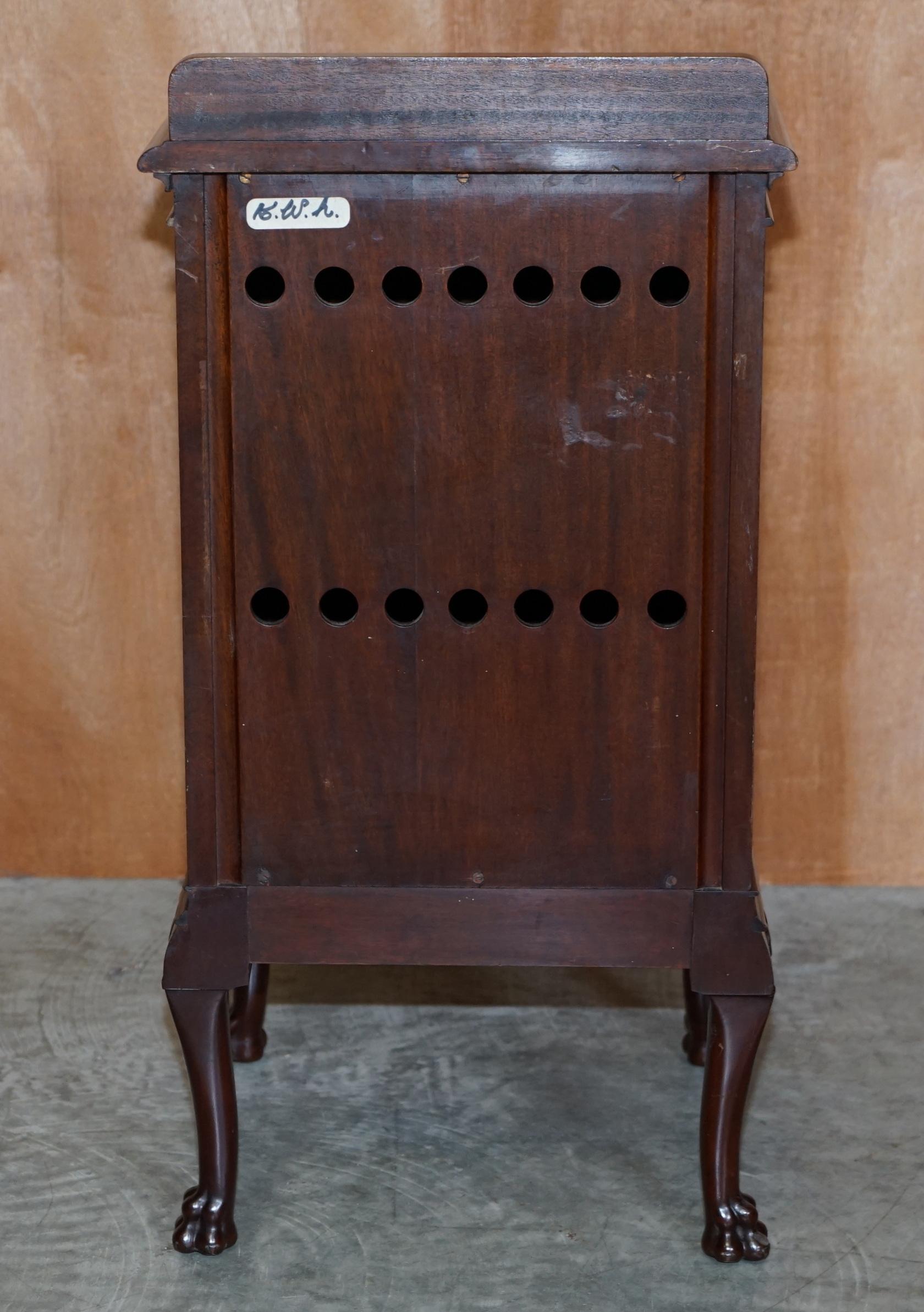 Antiquity circa 1900 Side End Table Lion Hair Paw Carved Feet Part of Large Suite en vente 6
