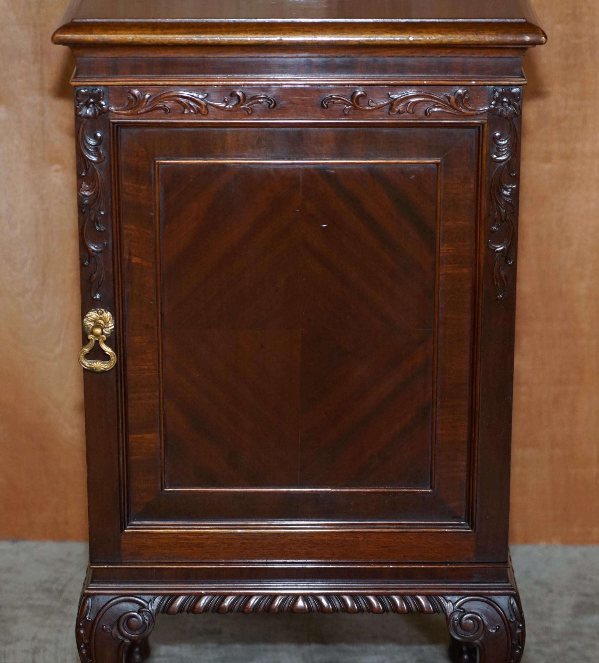pied de meuble bois ancien