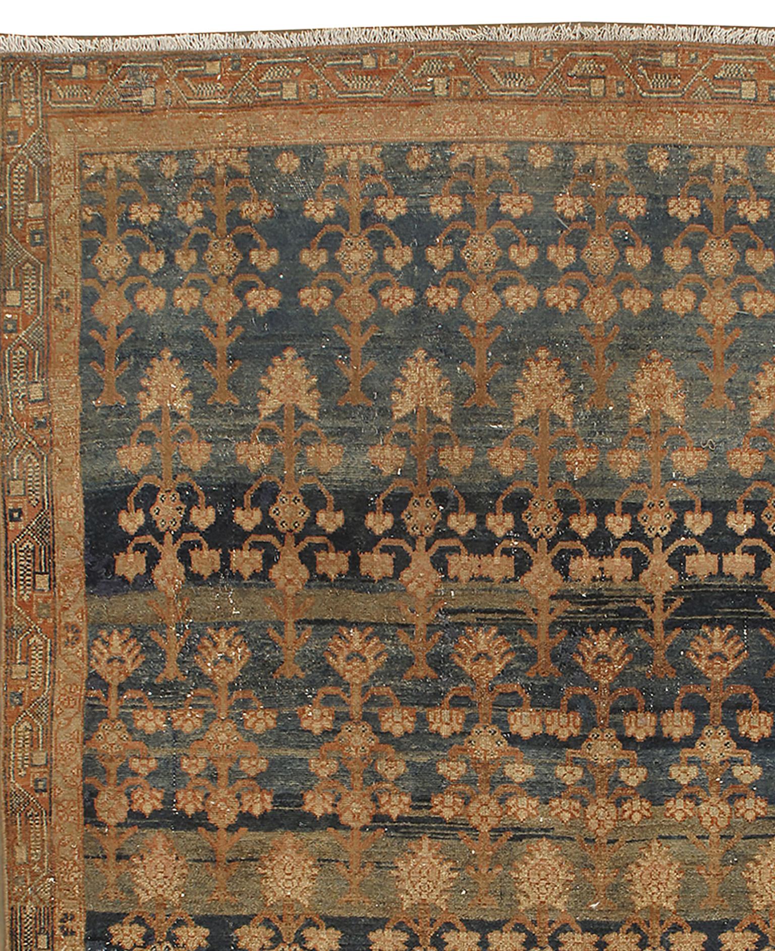 Laine Antiquité, Circa 1900, Tapis Persan Bleu Légèrement Déchiré Malayer 4' x 5'5 en vente