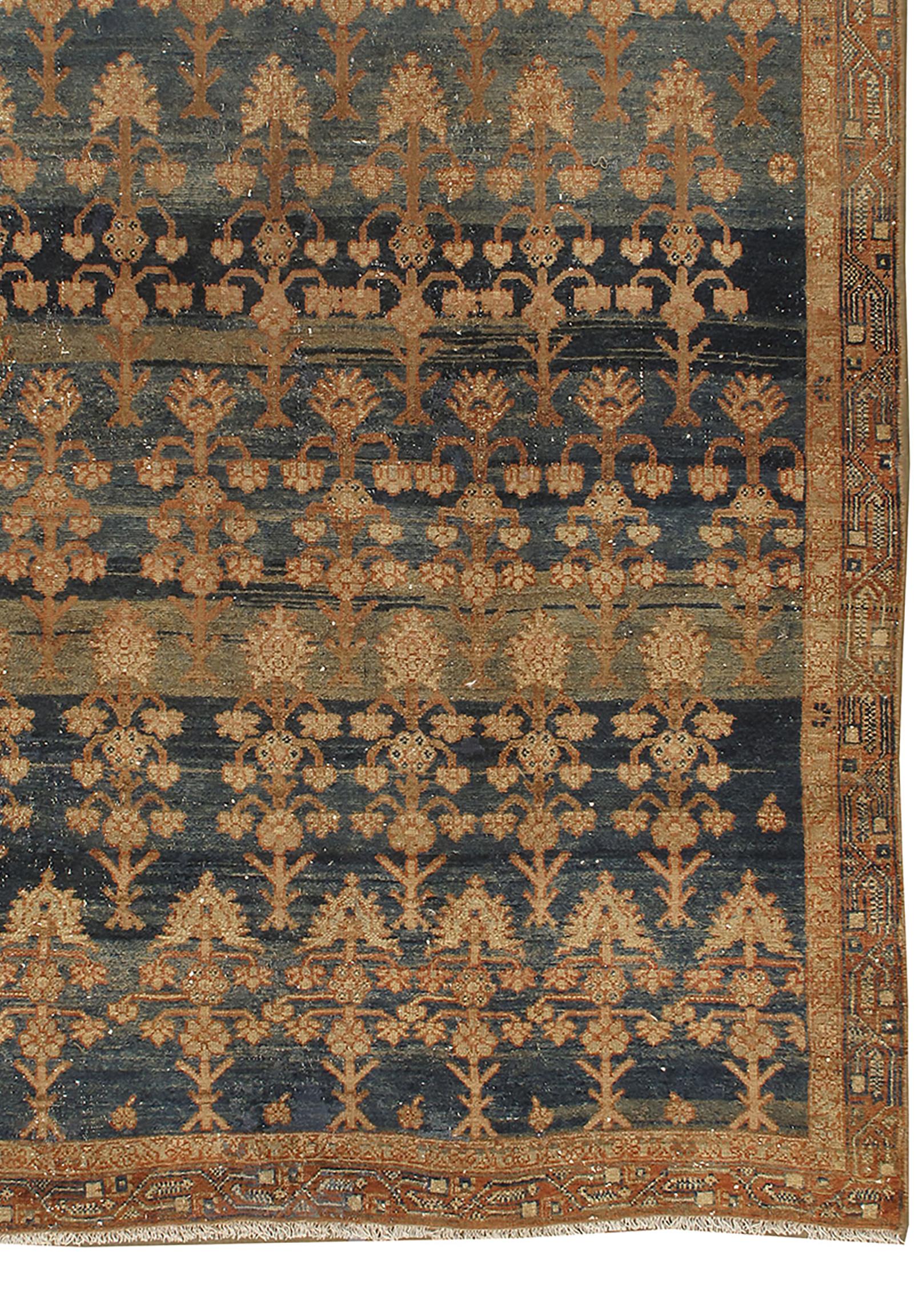 Antiquité, Circa 1900, Tapis Persan Bleu Légèrement Déchiré Malayer 4' x 5'5 en vente 1