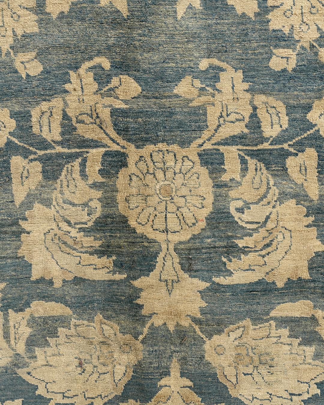 Antiker brauner persischer Sarouk-Teppich aus Sarouk, um 1900 im Zustand „Gut“ im Angebot in New York, NY