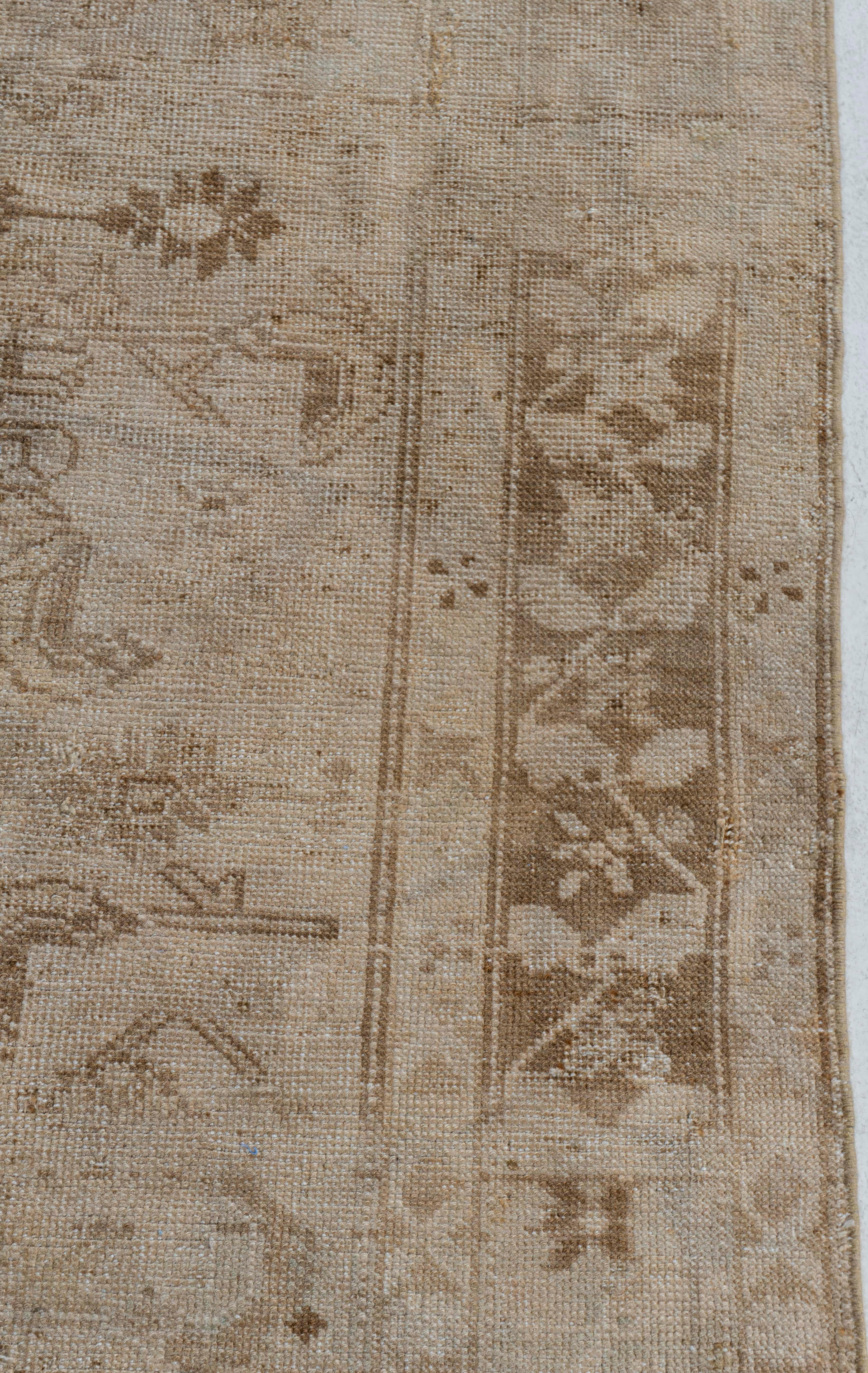 Tapis de couloir Tan Subdued Karabagh noué à la main antique datant d'environ 1900 en vente 7