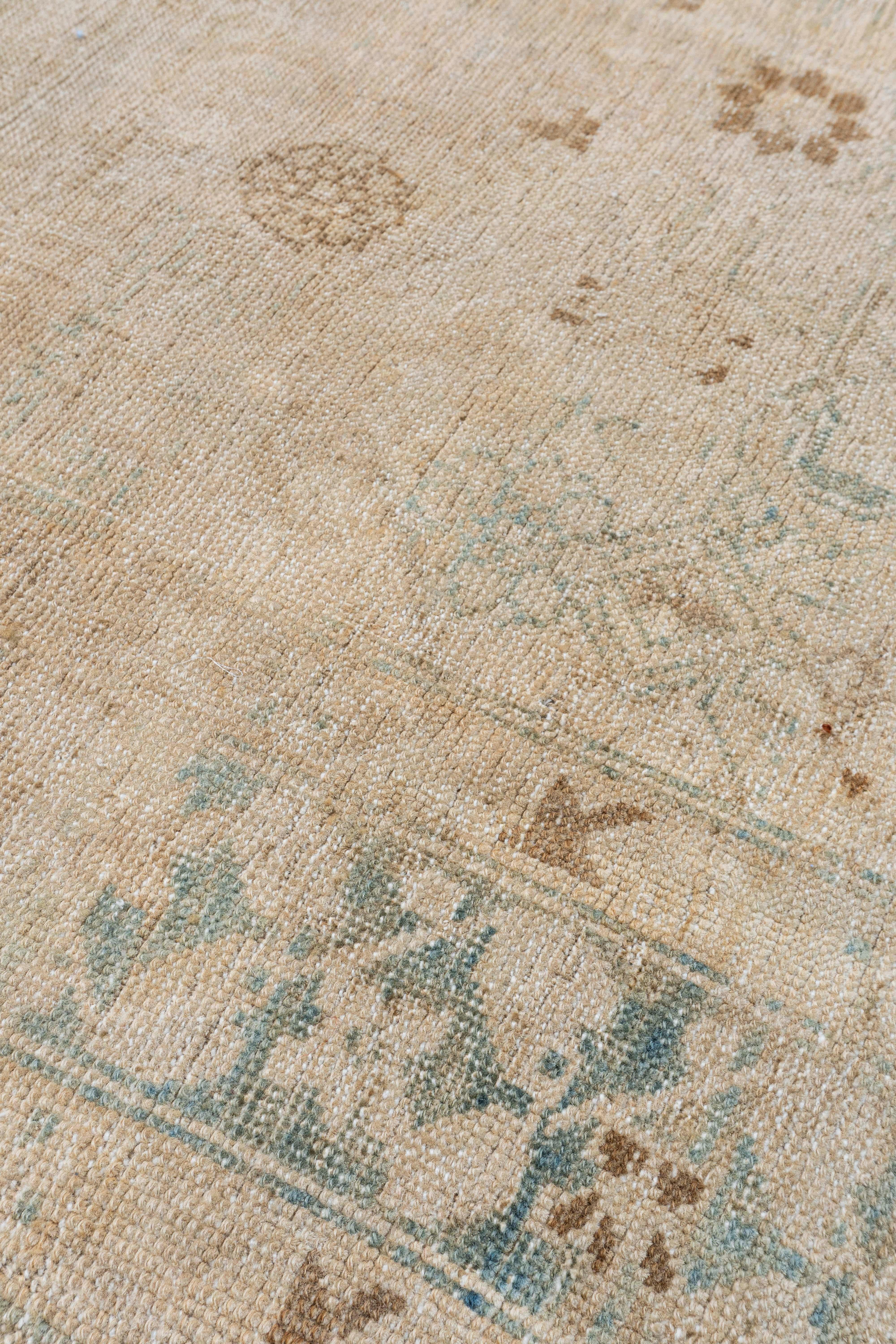 Caucasien Tapis de couloir Tan Subdued Karabagh noué à la main antique datant d'environ 1900 en vente