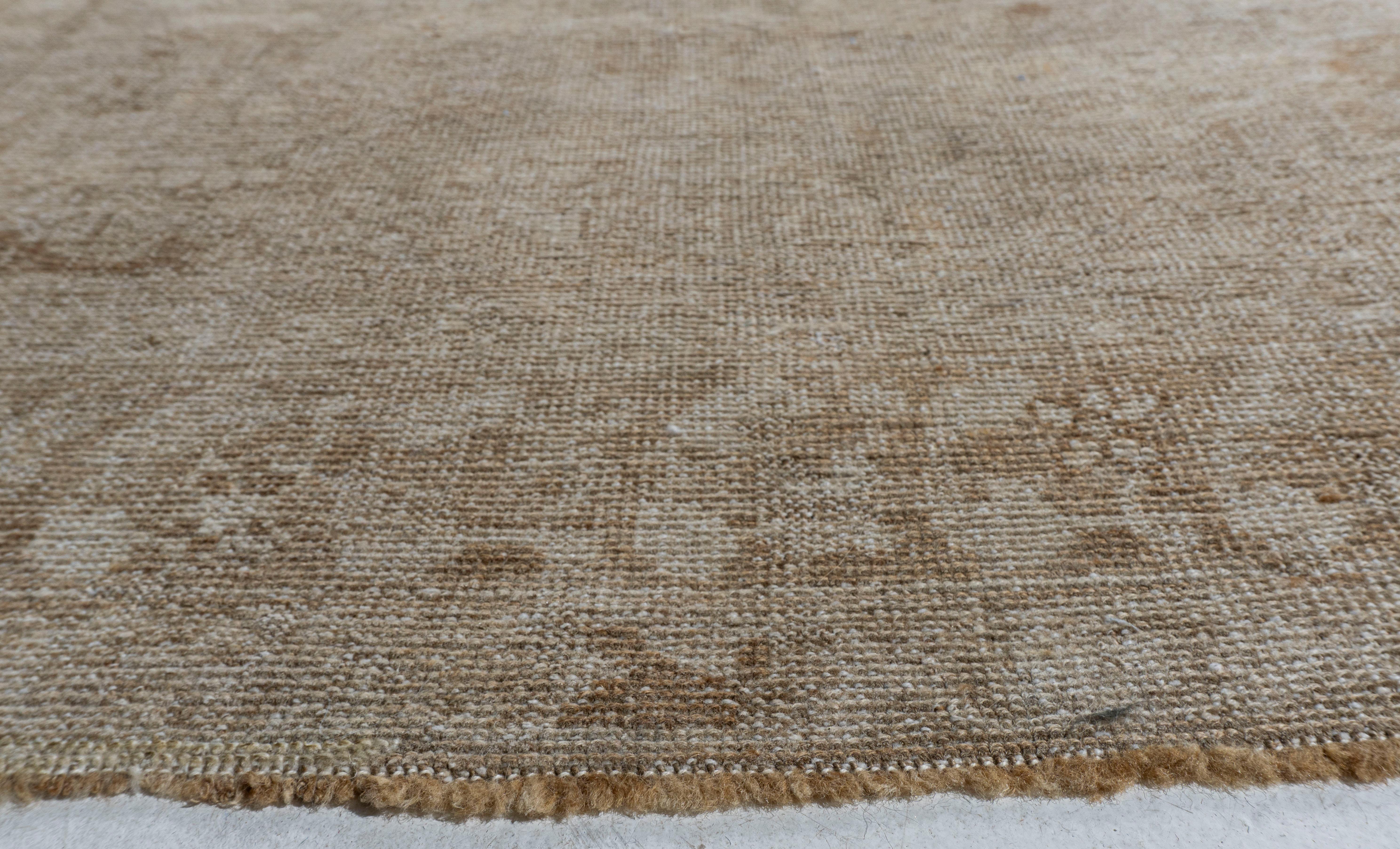 Tapis de couloir Tan Subdued Karabagh noué à la main antique datant d'environ 1900 Bon état - En vente à New York, NY