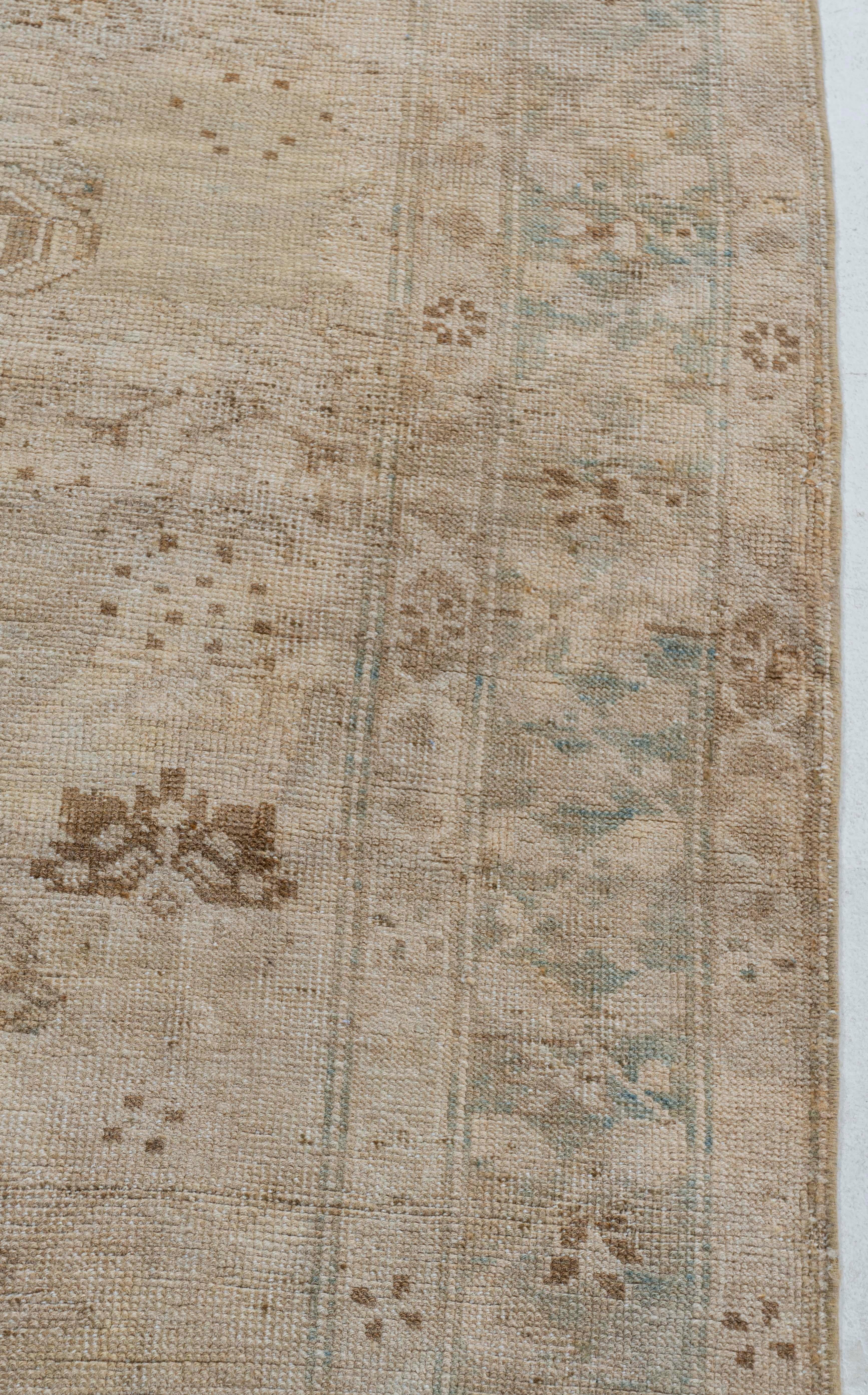 Laine Tapis de couloir Tan Subdued Karabagh noué à la main antique datant d'environ 1900 en vente