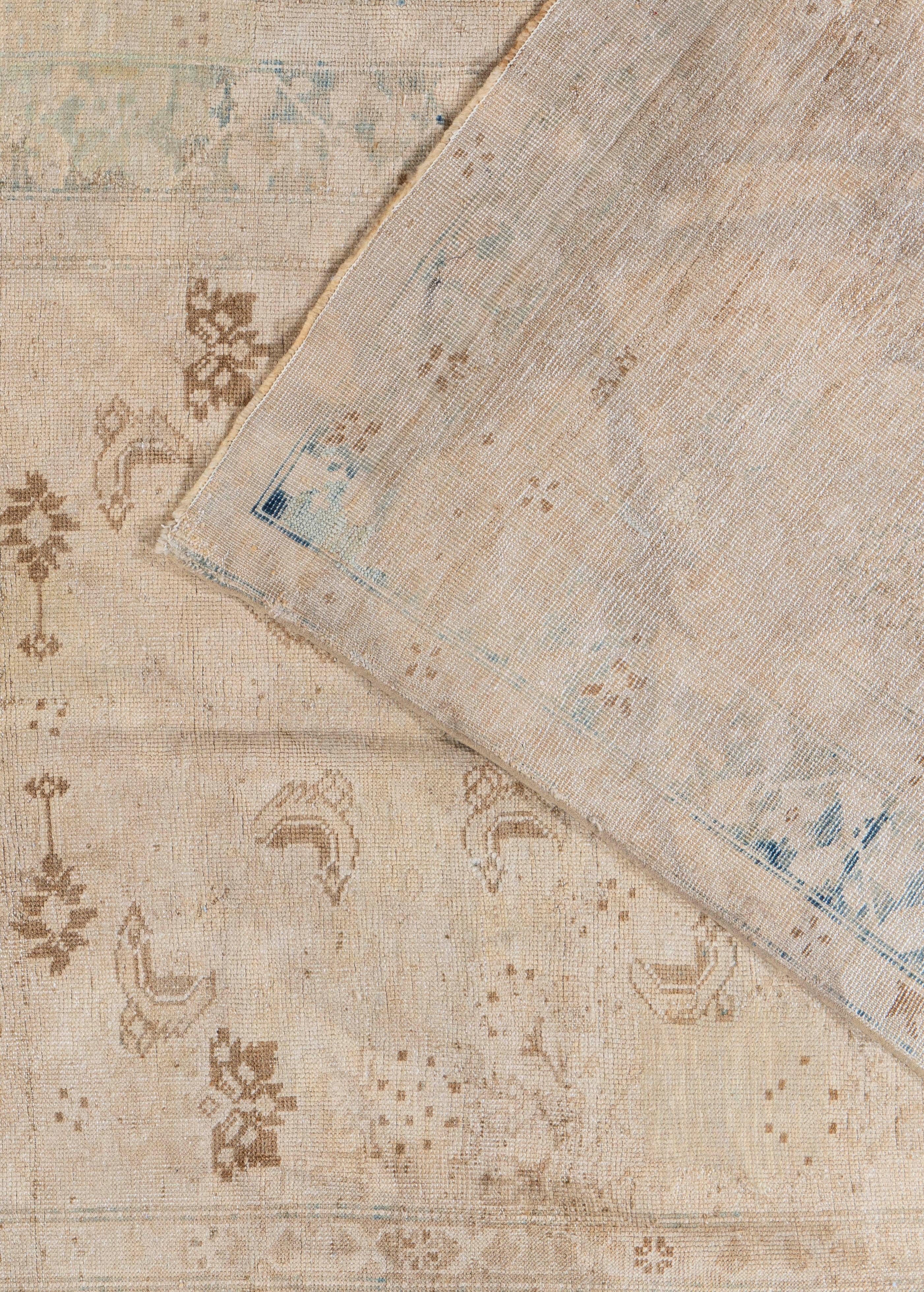Tapis de couloir Tan Subdued Karabagh noué à la main antique datant d'environ 1900 en vente 1
