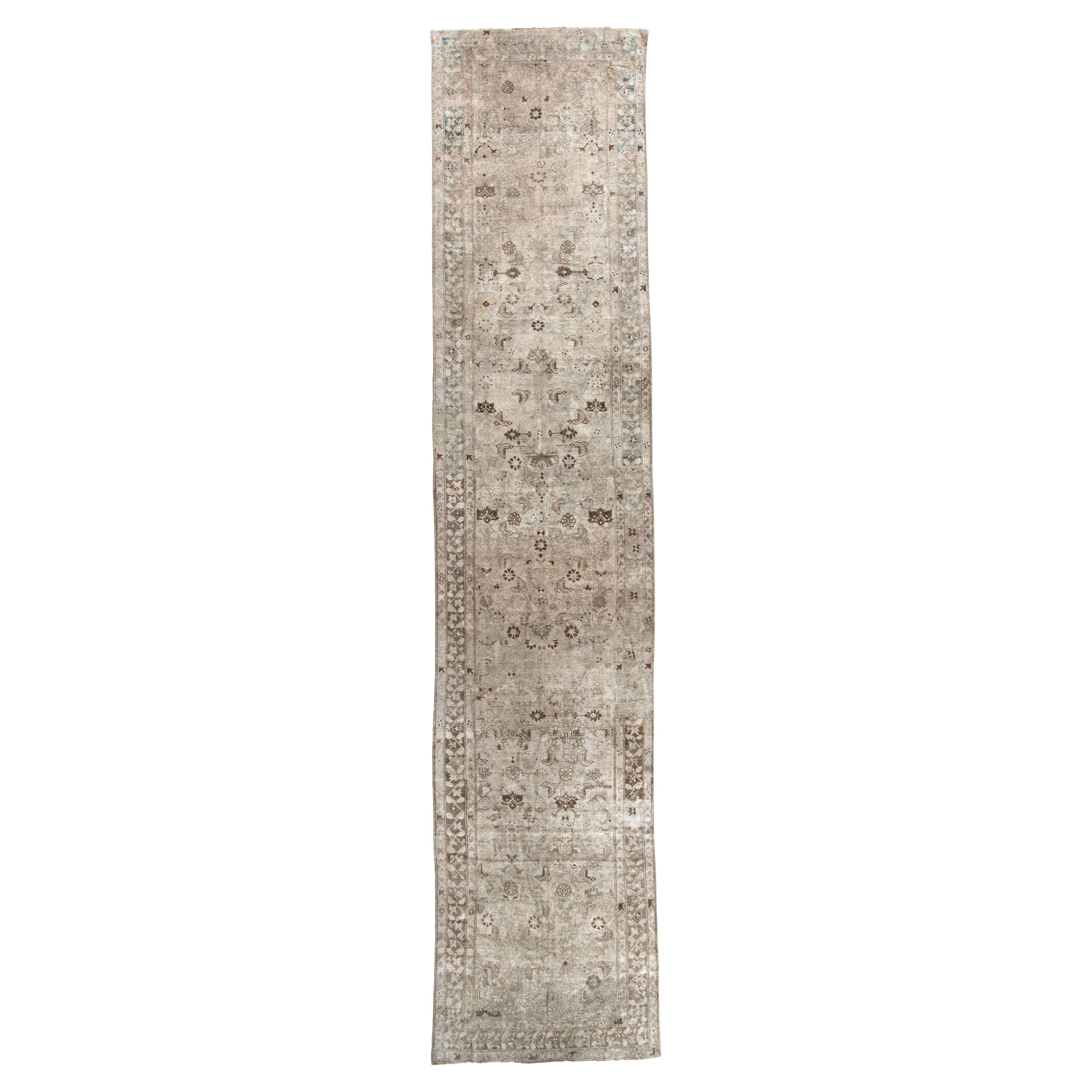 Tapis de couloir Tan Subdued Karabagh noué à la main antique datant d'environ 1900 en vente