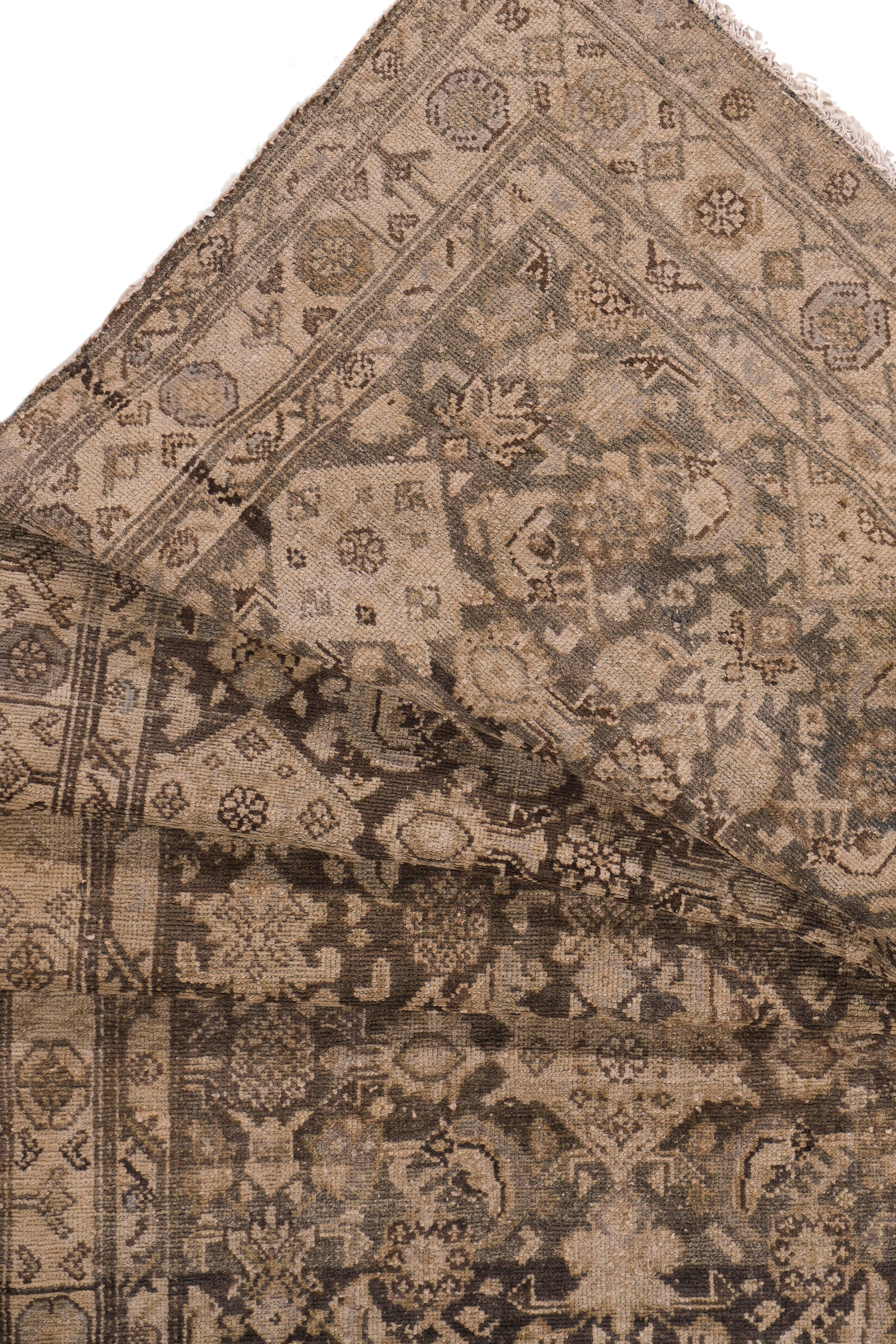 Antico runner annodato a mano di Malayer, circa 1900, di colore taupe, 3'4 x 27'7 In condizioni buone in vendita a New York, NY