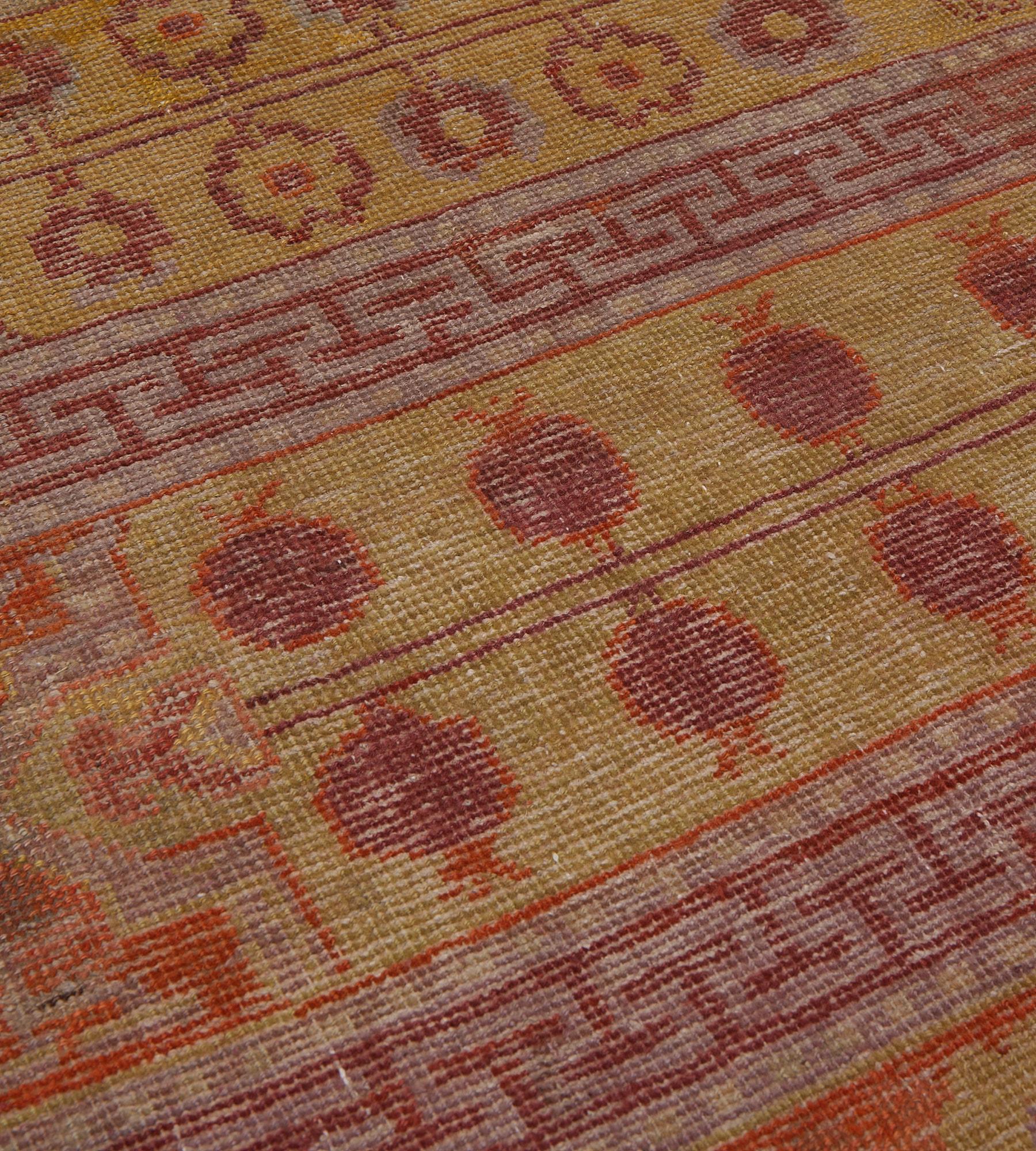 Tessuto a mano Antico Runner Khotan a pannelli in lana rossa e gialla del 1800 circa in vendita