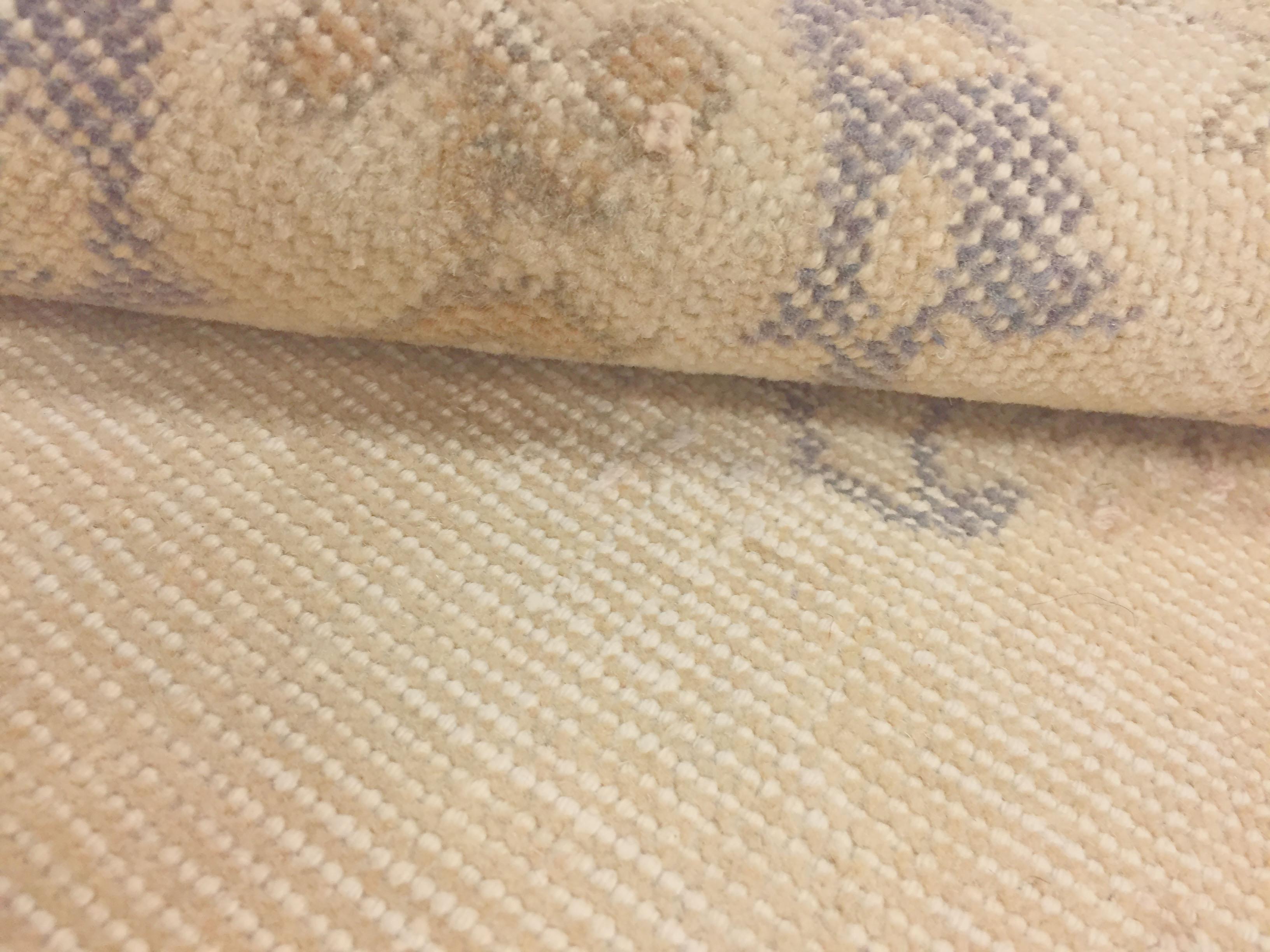 Antiker türkischer hafermehlfarbener Shabby Chic Sivas-Teppich-Läufer aus der Zeit um 1900 2'10 x 10'5 (Handgewebt) im Angebot