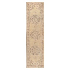 Antiker türkischer hafermehlfarbener Shabby Chic Sivas-Teppich-Läufer aus der Zeit um 1900 2'10 x 10'5