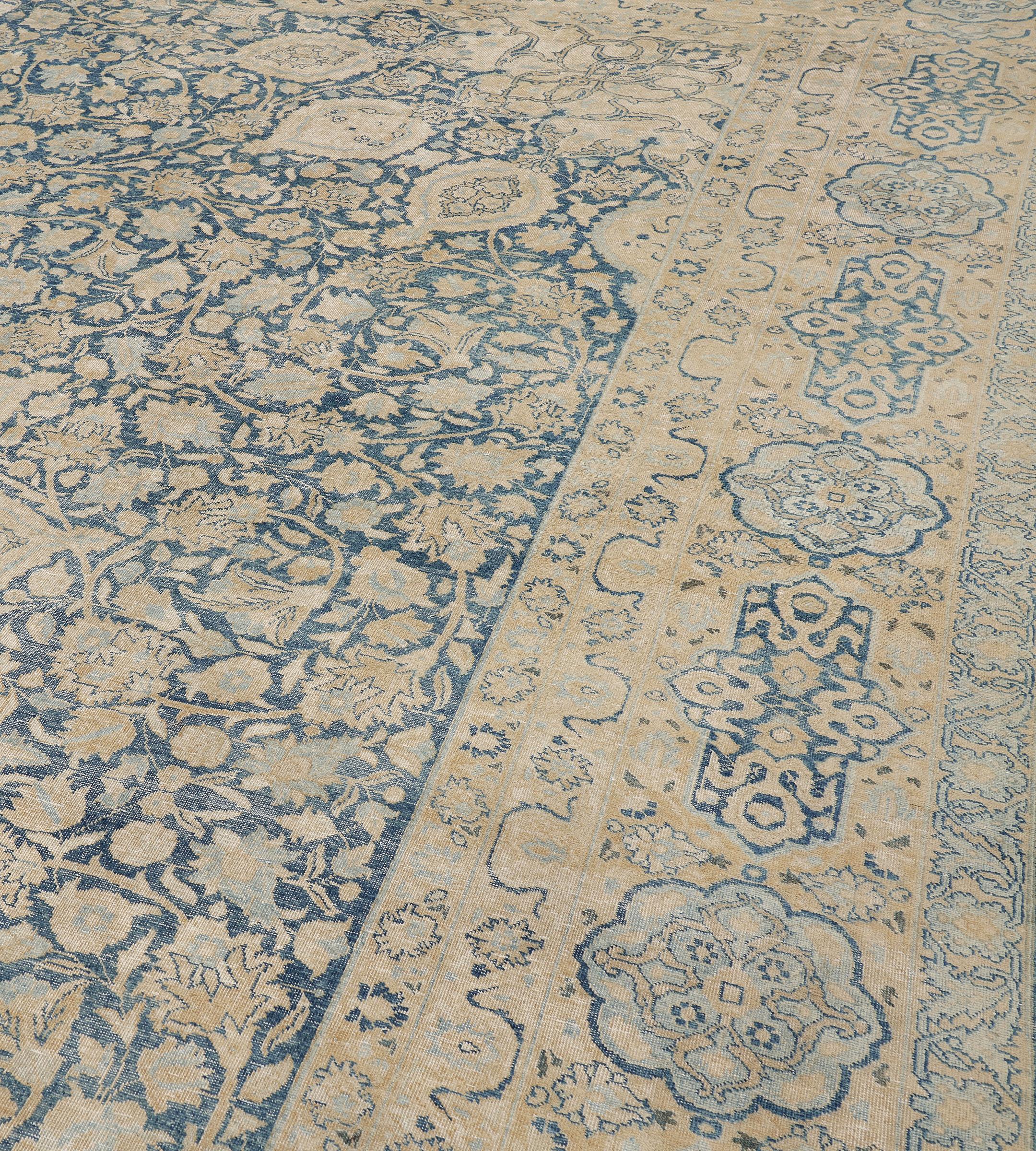 Lana Antico tappeto Tabriz persiano floreale blu in lana del CIRCA 1900 in vendita