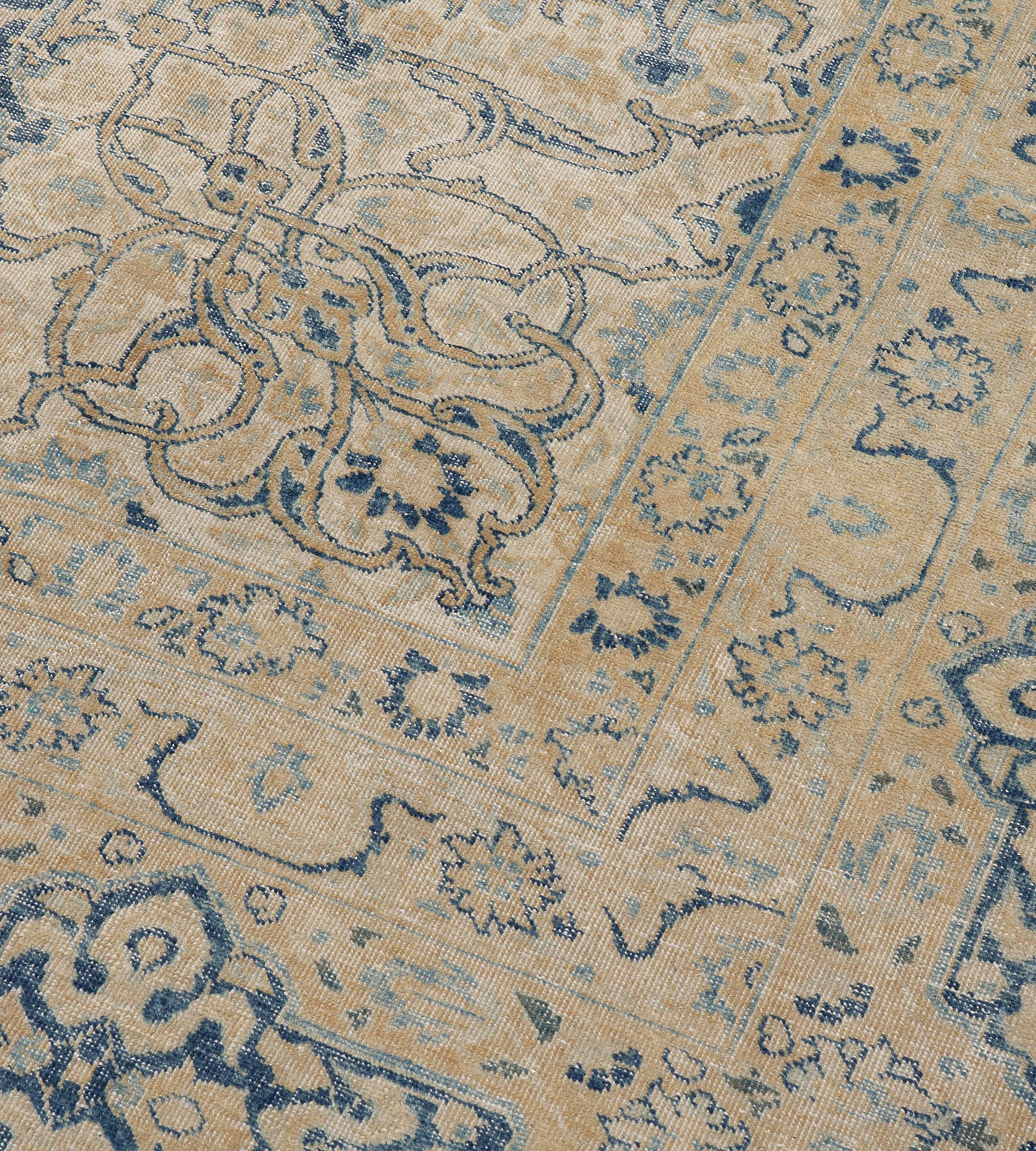 Antico tappeto Tabriz persiano floreale blu in lana del CIRCA 1900 in vendita 2
