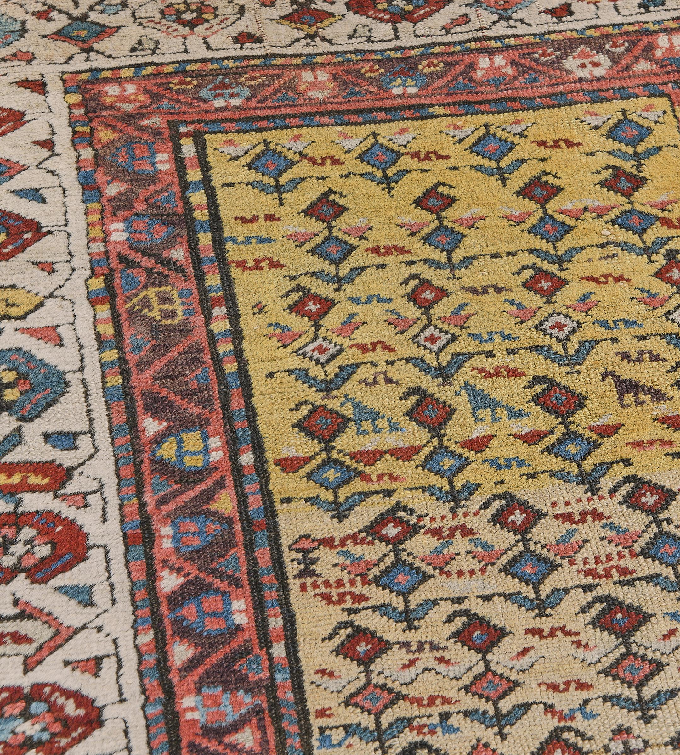 Antike CIRCA-1900 Wolle handgewebt Gelb Blumen kaukasischen Läufer (Handgeknüpft) im Angebot