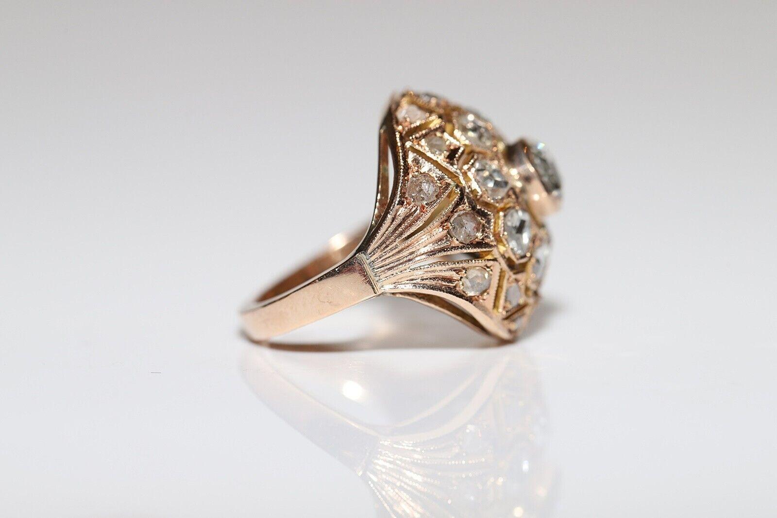 En très bon état.
Le poids total est de 6.5 grammes.
Le diamant est de 1,60 carat.
Le diamant est de couleur G-H-I et de pureté vs-s1-s2.
La taille de la bague est de 5 US 
Nous pouvons fabriquer n'importe quelle taille.
La boîte n'est pas