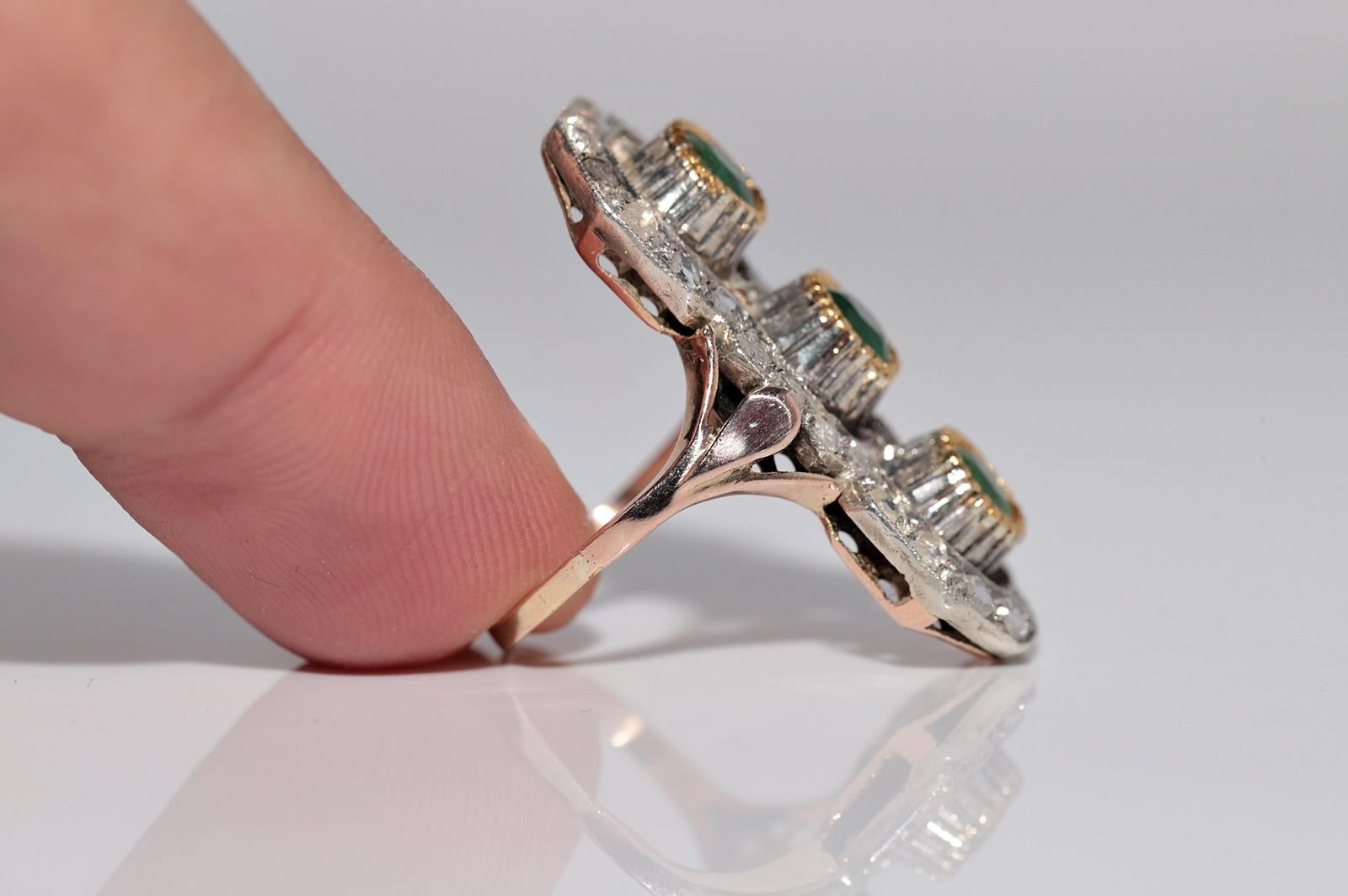 Antike CIRCA 1900s 10k Gold Top Silber natürlichen Rosenschliff und Smaragd Ring im Angebot 1