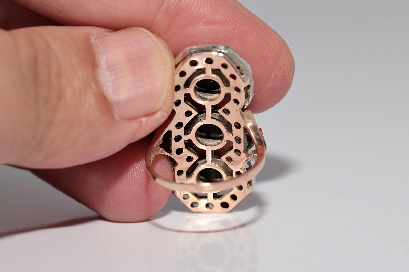 Antike CIRCA 1900s 10k Gold Top Silber natürlichen Rosenschliff und Smaragd Ring im Angebot 3