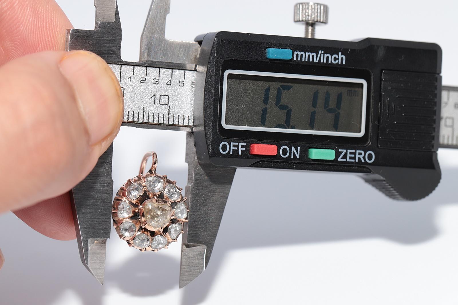 Antiguo Circa 1900s Pendiente de Oro de 12 quilates decorado con diamantes naturales talla rosa en venta 4