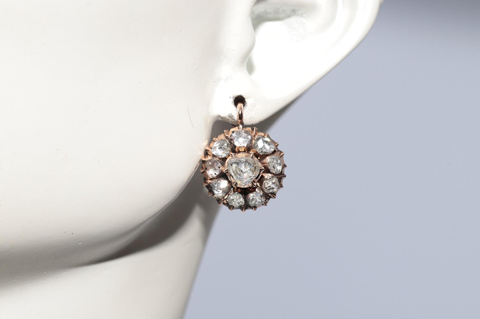 Antiguo Circa 1900s Pendiente de Oro de 12 quilates decorado con diamantes naturales talla rosa en venta 10