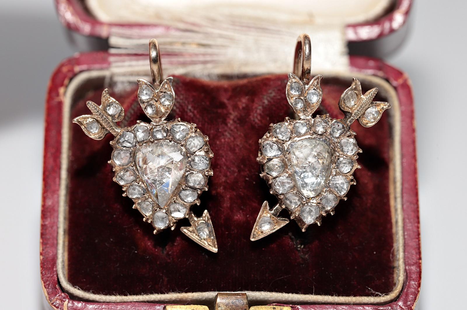 In very good condition.
Total weight is 7.6 grams.
Totally is all diamond 2.20 ct.
The diamond is has H-I-J color and s1-s2-s3 clarity.
Box is not included.
Please contact for any questions.