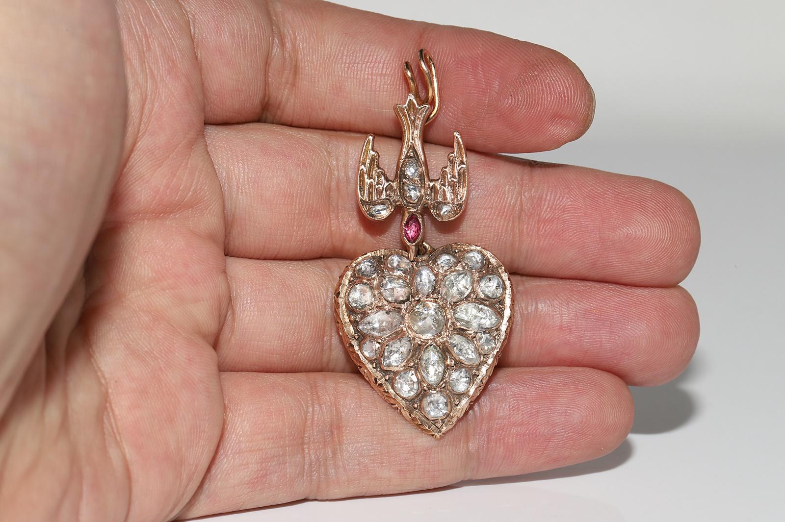 Collier pendentif cœur ancien des années 1900 en or 12 carats avec diamants naturels taille rose en vente 3