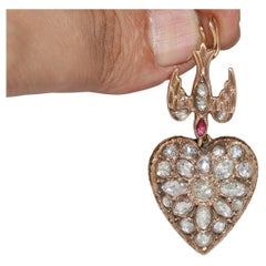 Antiguo Circa 1900s 12k Gold Natural Rose Cut Diamond Heart Pendant Necklace