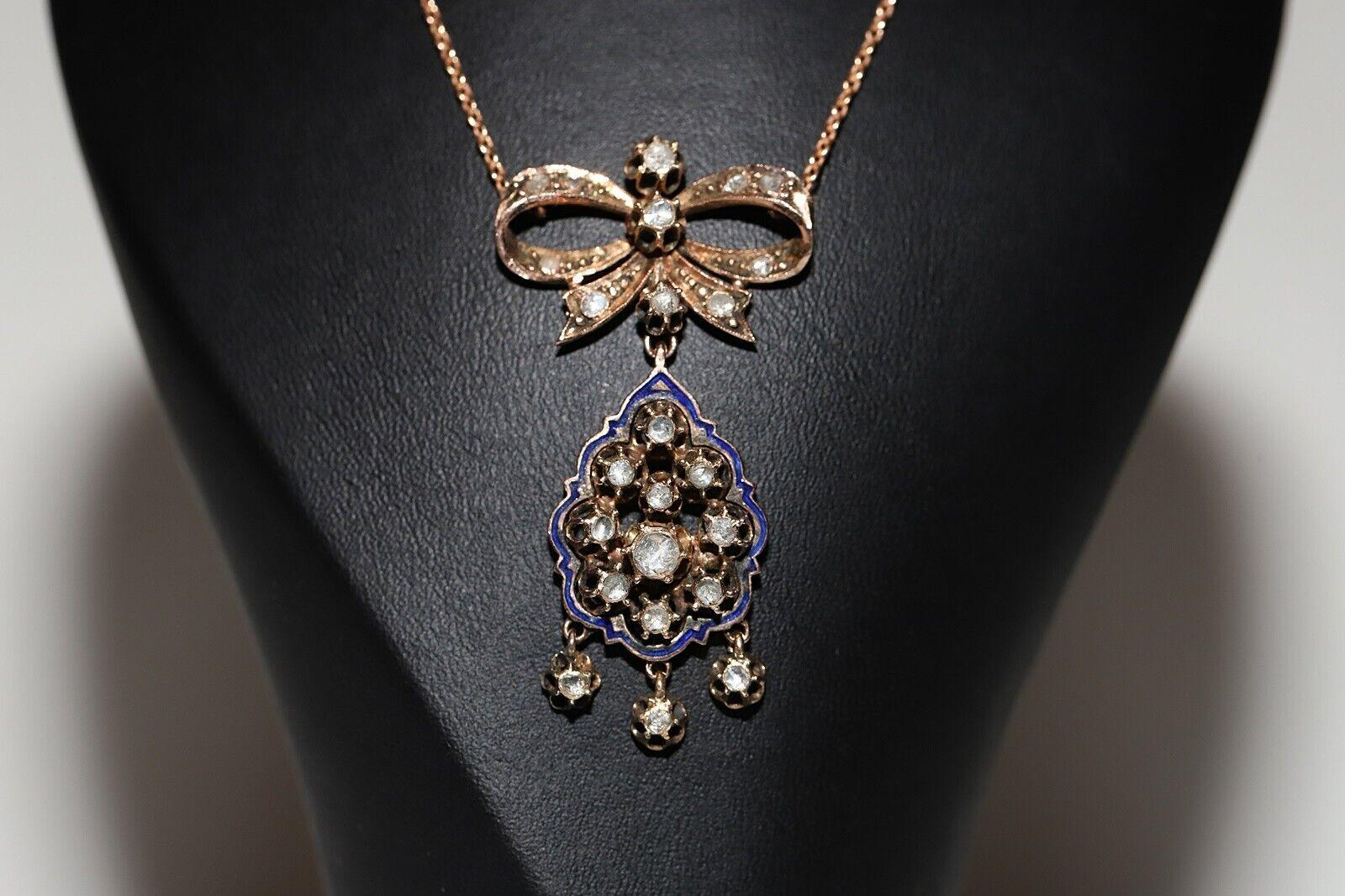 En très bon état.
Le poids total est de 9,6 grammes.
Le diamant est de 0,55 carat.
Le diamant est de couleur H-I et de pureté s1-s2-s3-Pique 1-2.
PARTIE DE LA CHAÎNE EN OR 8K.
La longueur totale de la chaîne est de 45 cm.
N'hésitez pas à nous