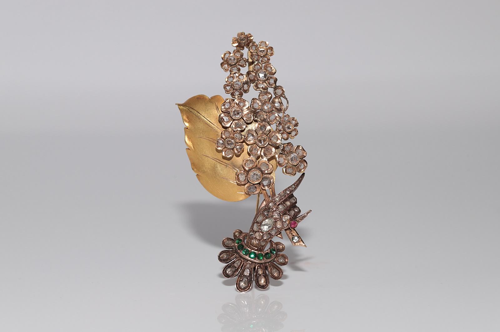 Antique Circa 1900s 14K And 8K Gold Natural Rose Cut Diamond And Emerald Brooch For Sale 6