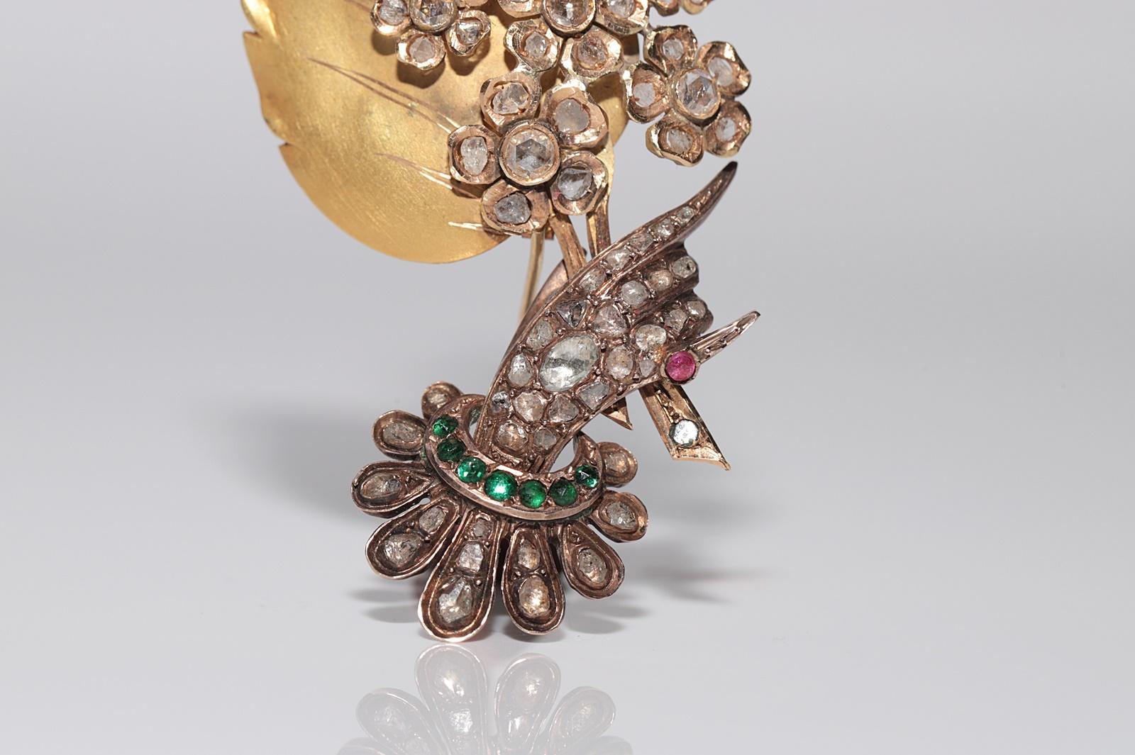 Antique Circa 1900s 14K And 8K Gold Natural Rose Cut Diamond And Emerald Brooch For Sale 7