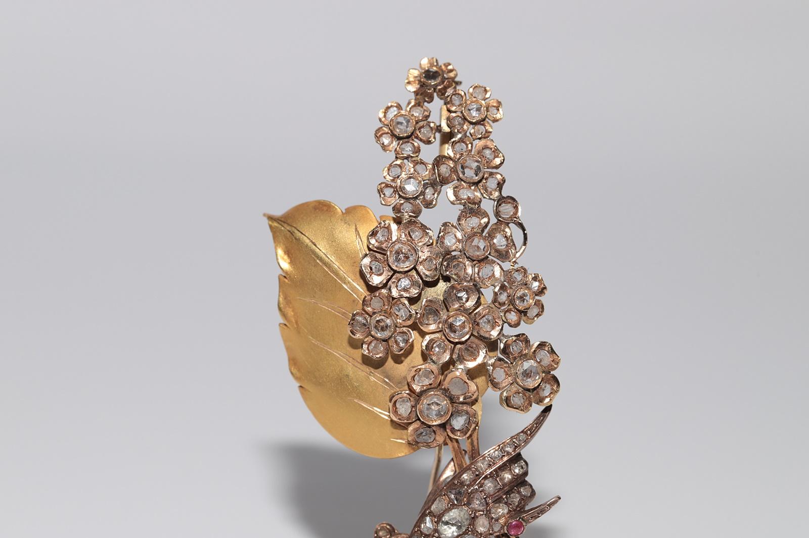 Antique Circa 1900s 14K And 8K Gold Natural Rose Cut Diamond And Emerald Brooch For Sale 8